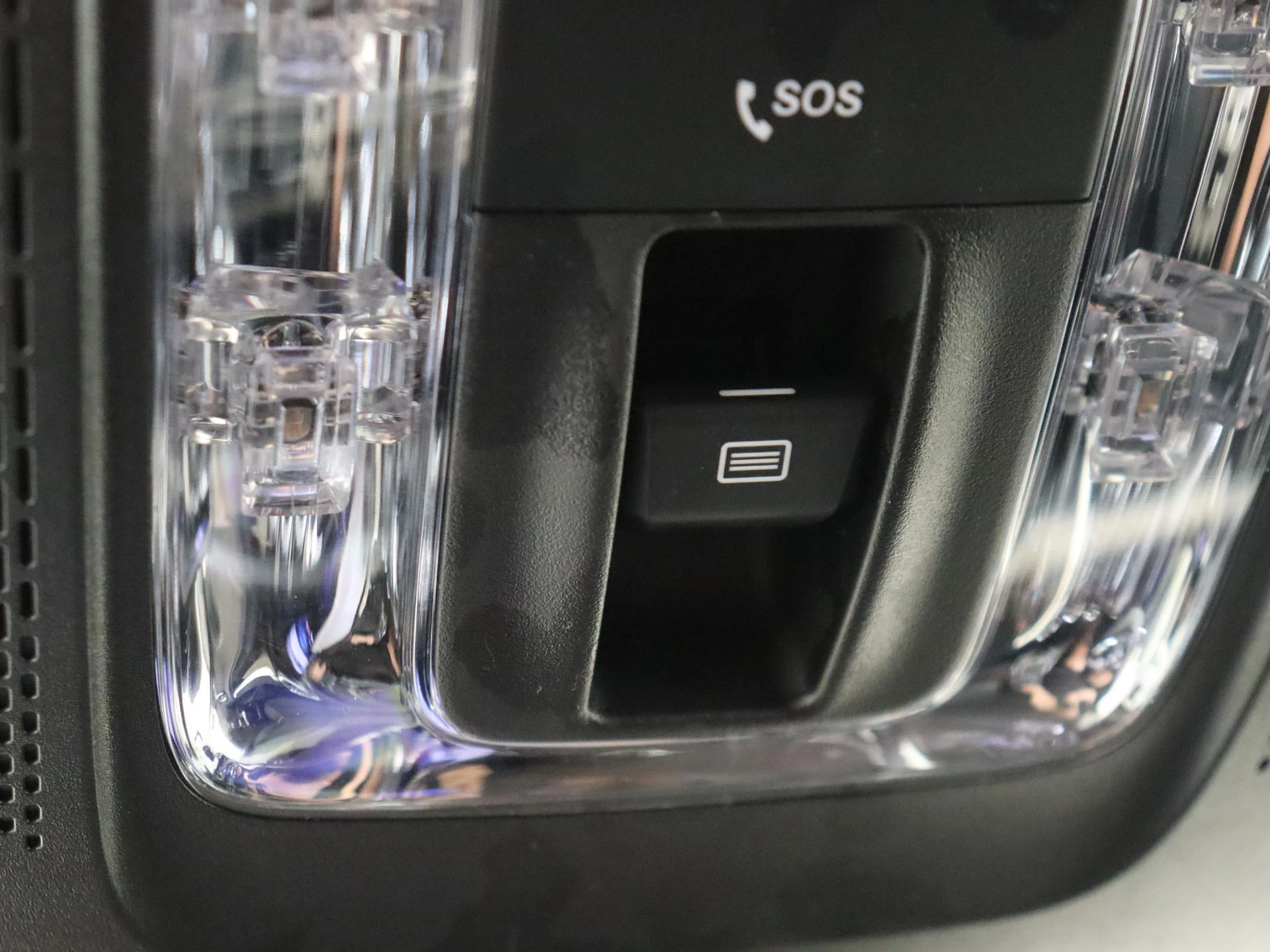 Mercedes-Benz-EQB-image-21