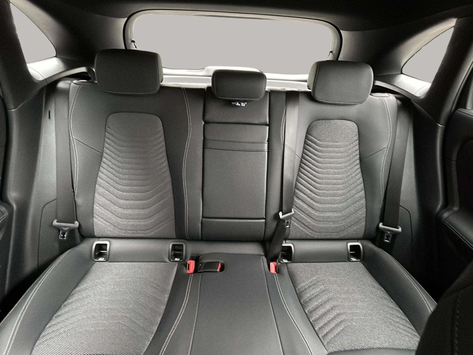 Mercedes-Benz-EQA-image-16