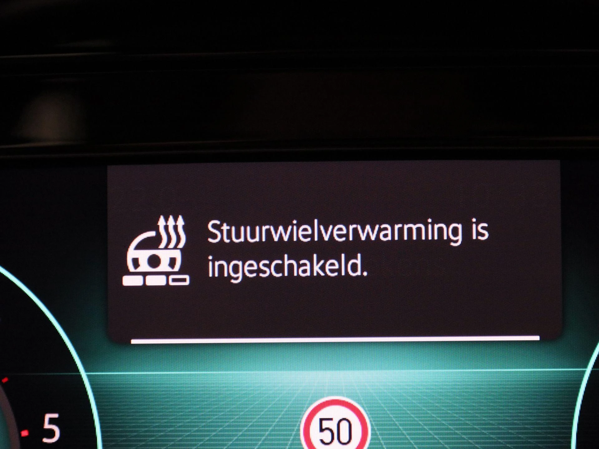 Volkswagen-Golf-image-31