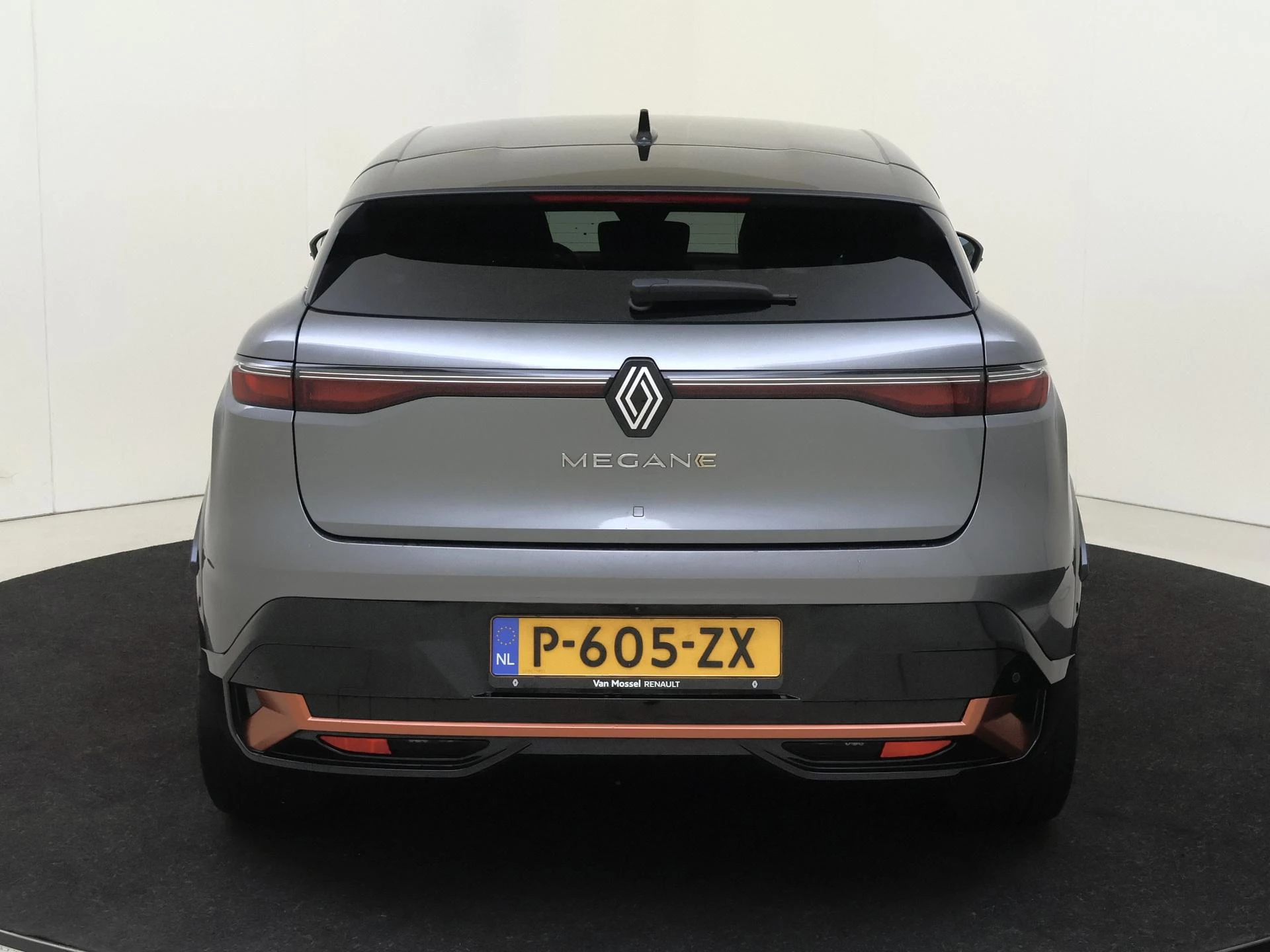 Renault-Megane E-Tech-image-6