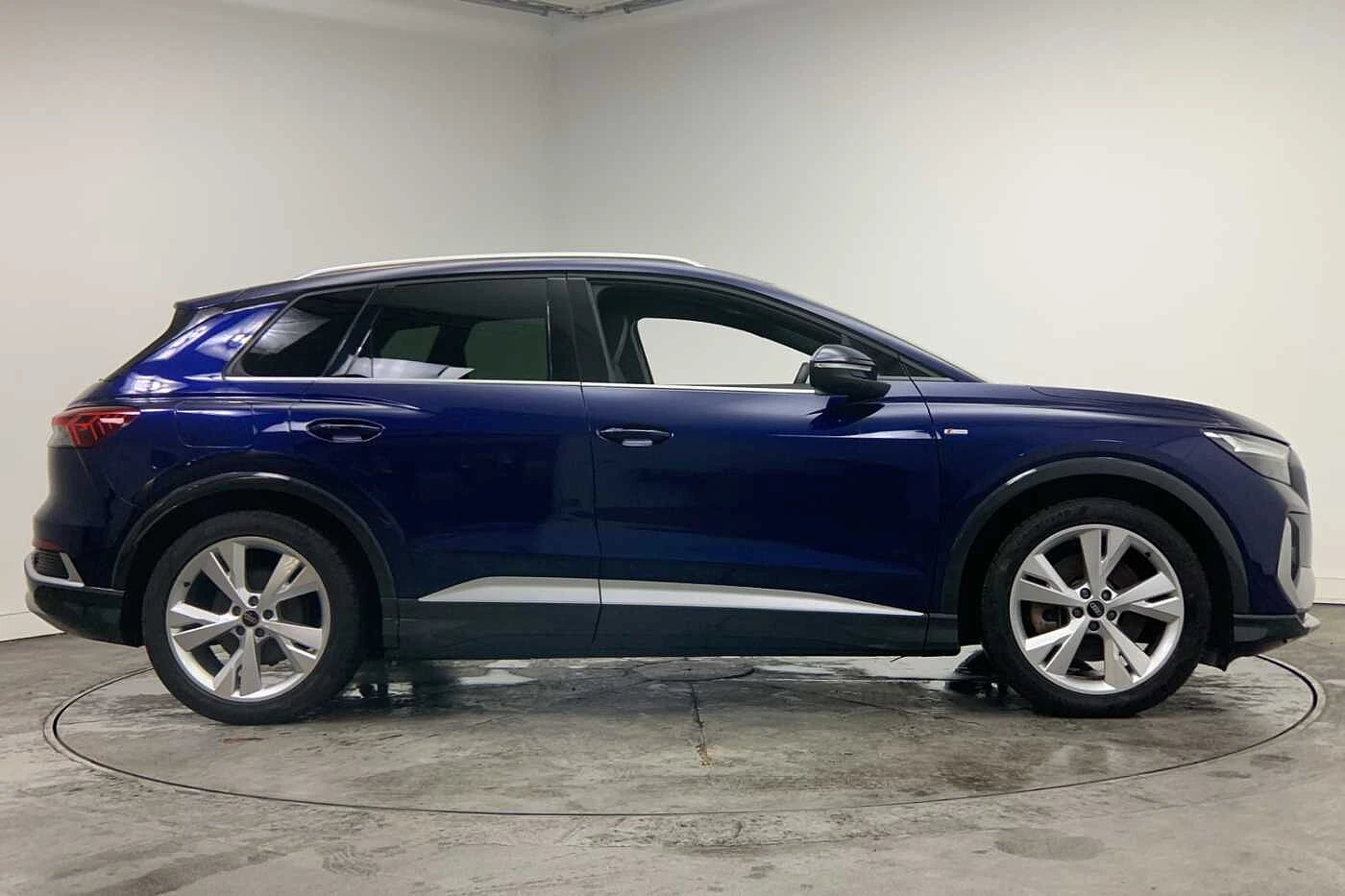 Audi-Q4 e-tron-image-3