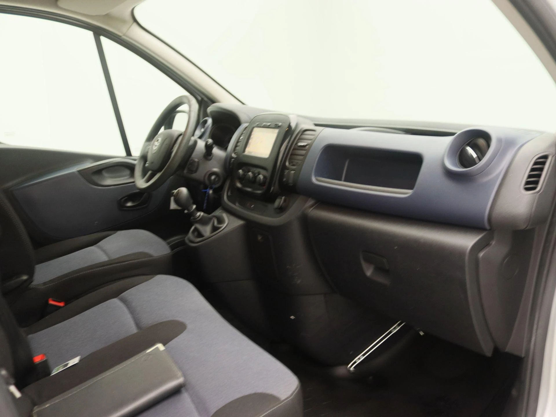 Opel-Vivaro-image-23