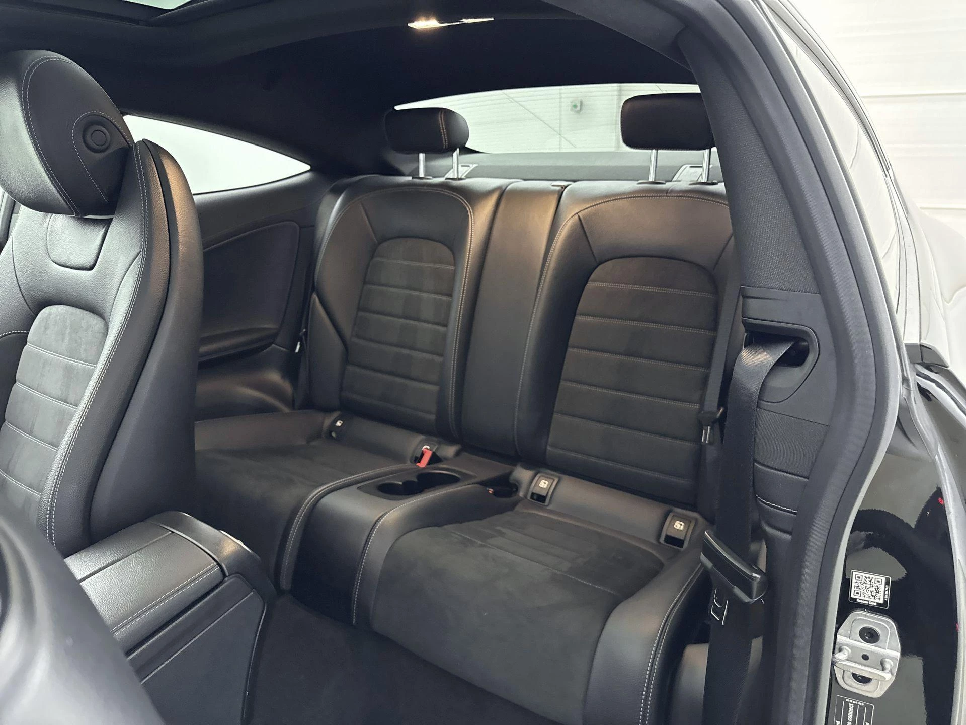 Mercedes-Benz-C-Klasse-image-13