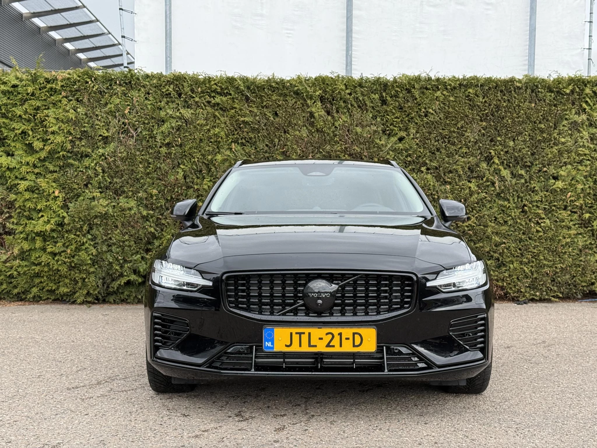 Volvo V60 T8 Plug-in hybrid AWD Ultra Dark