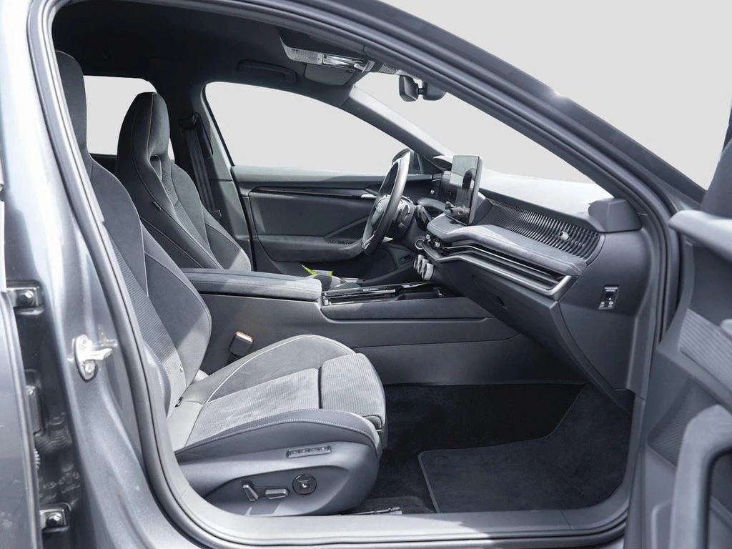 Škoda Superb Combi 2.0 TDI DSG Sportline AHK/Navi/RFK