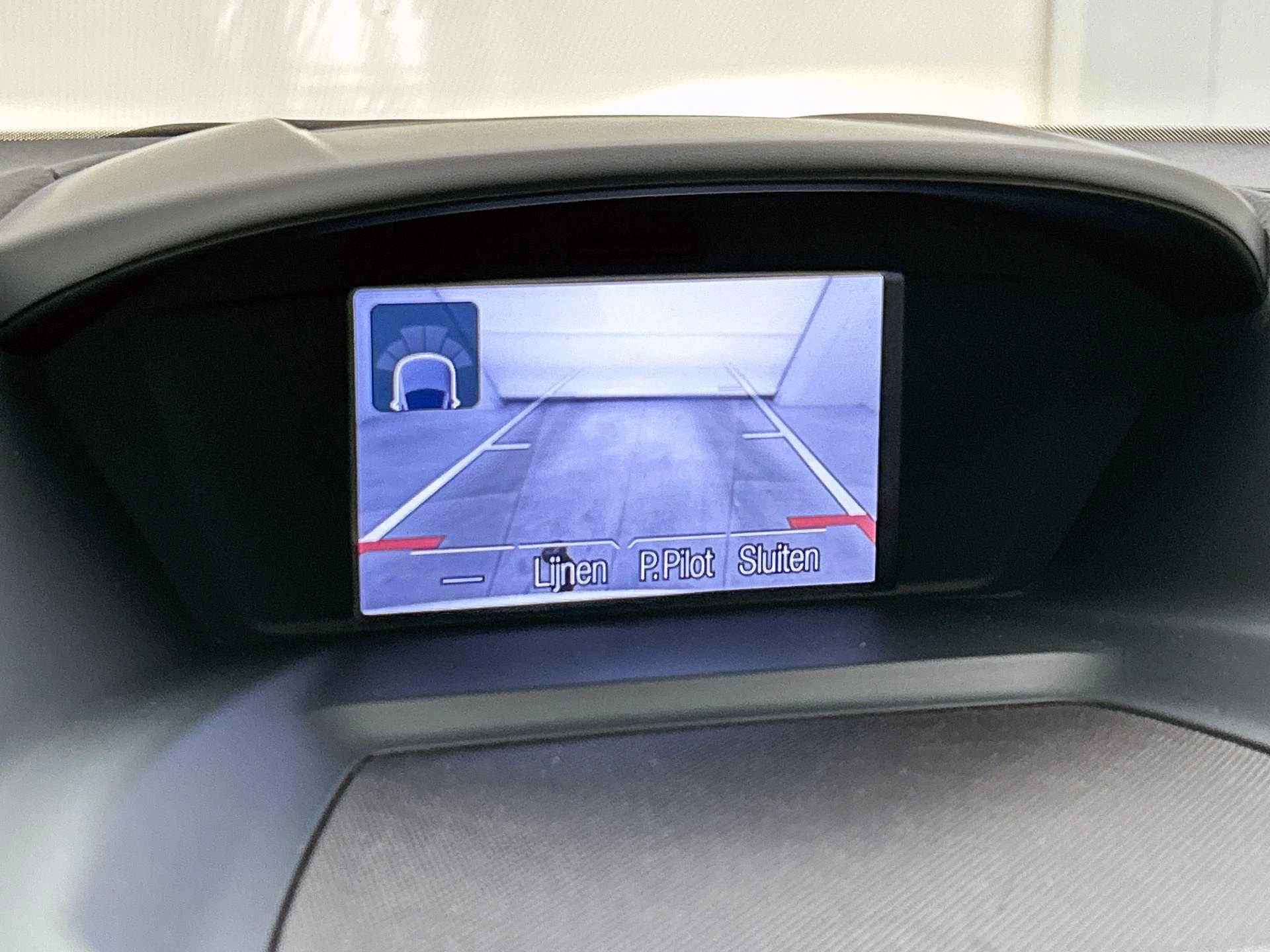 Ford-C-MAX-image-17
