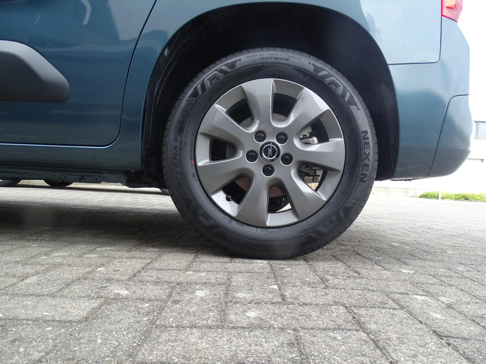 Opel Combo Life 1.2T Edition+gps+camera+park pilot achteraan