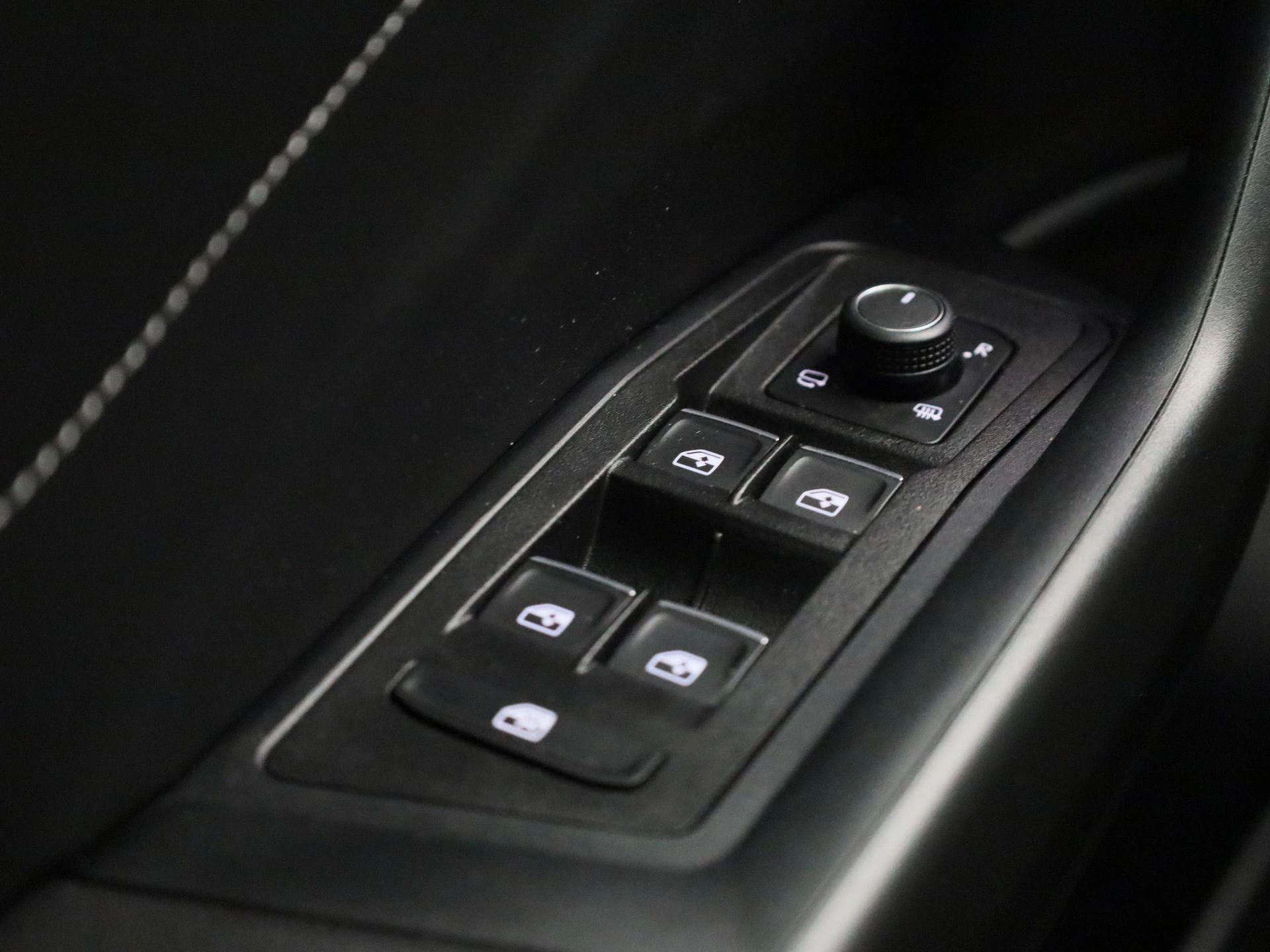 Volkswagen-T-Roc-image-29