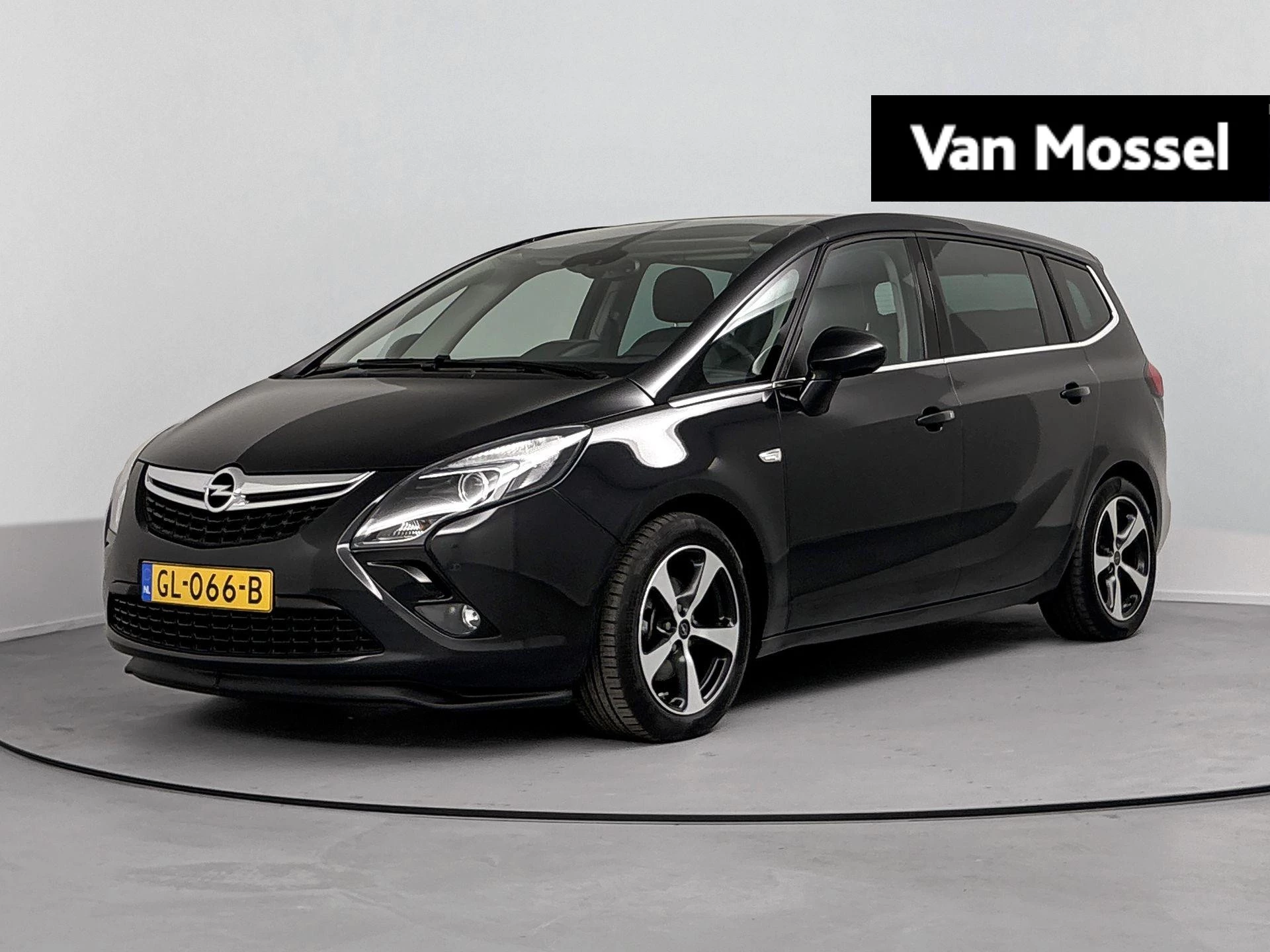 Opel-Zafira Tourer-image-0