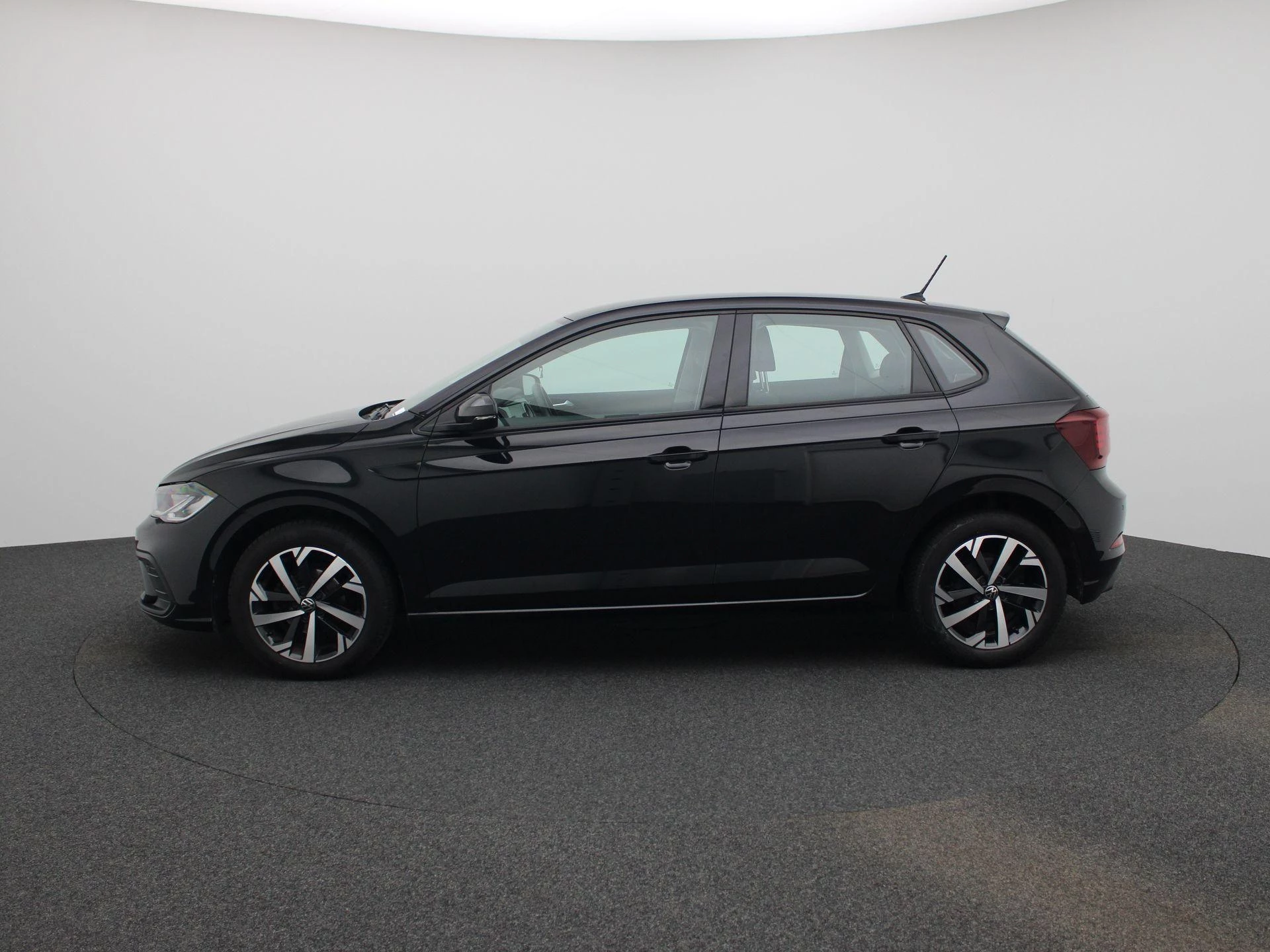 Volkswagen-Polo-image-3