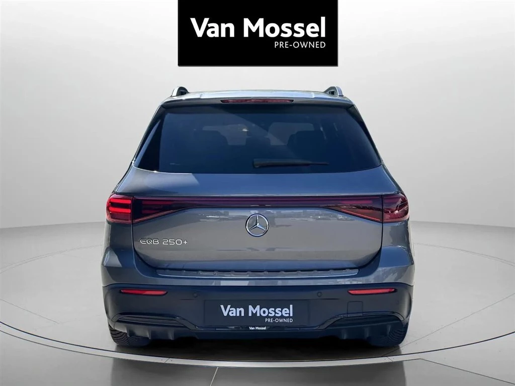 Mercedes-Benz-EQB-image-5