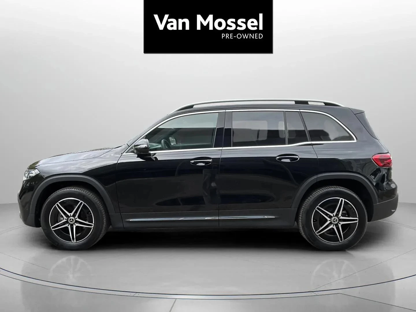 Mercedes-Benz-EQB-image-7