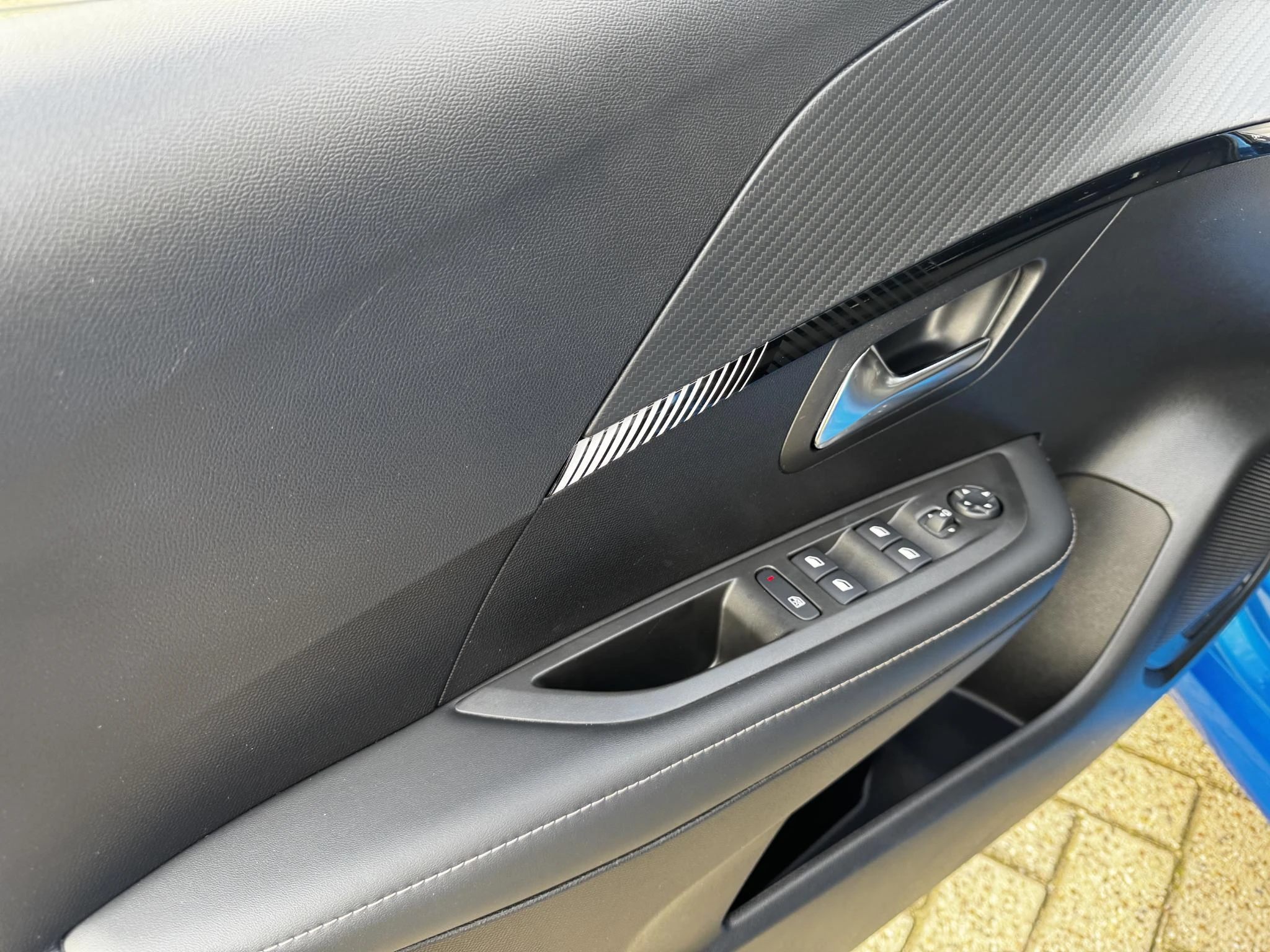 Peugeot-e-208-image-8