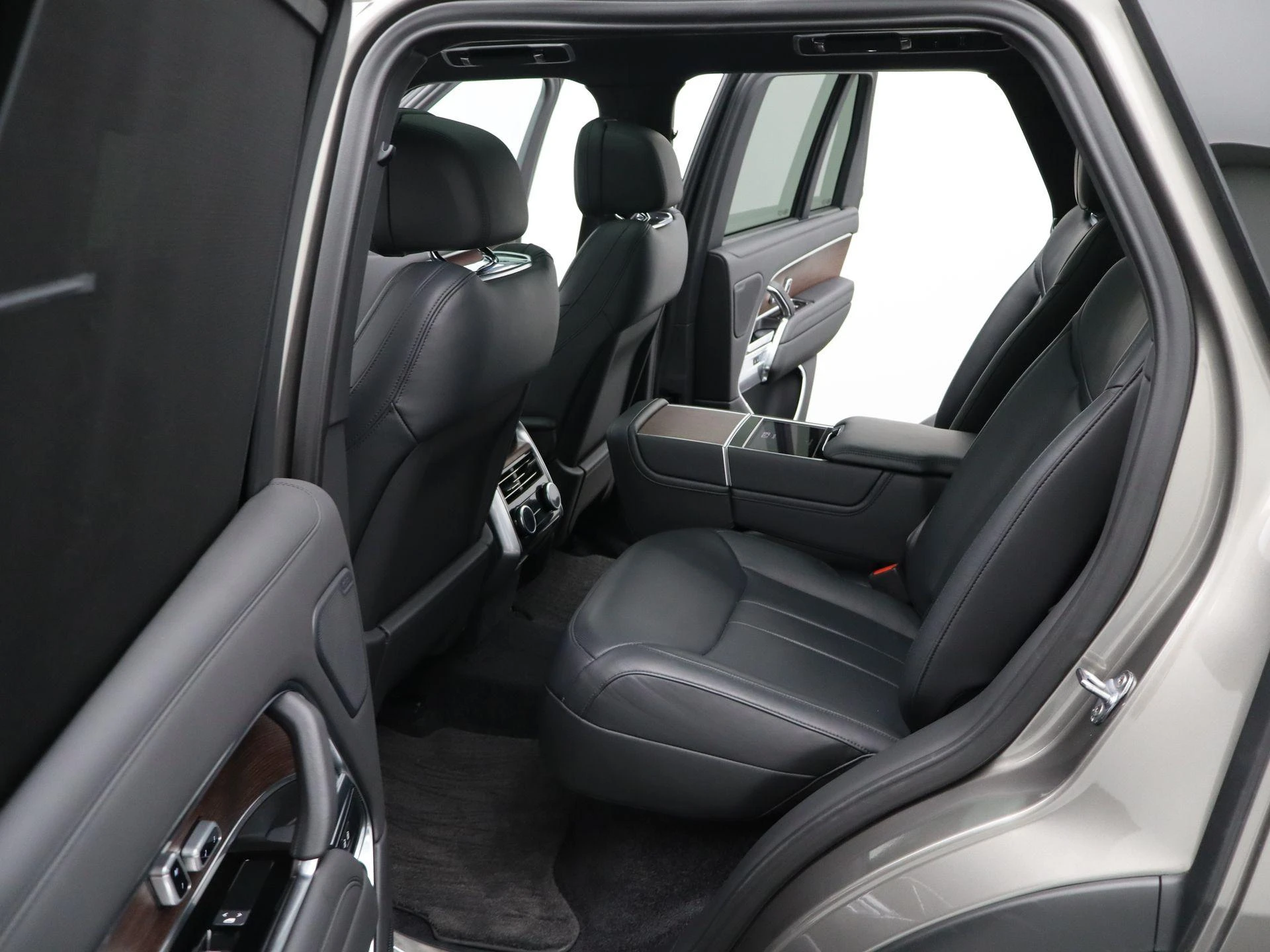 Land Rover-Range Rover-image-29