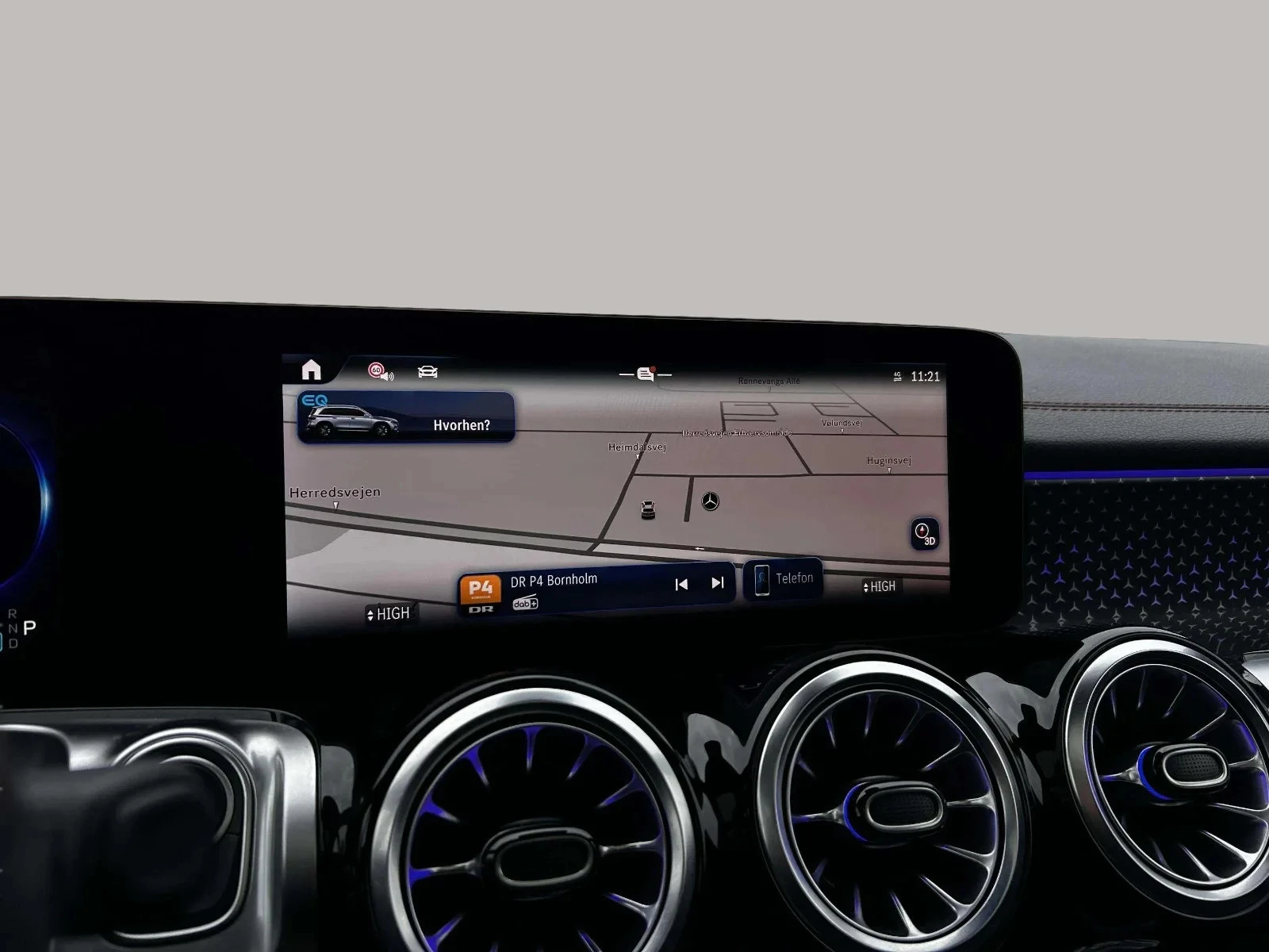 Mercedes-Benz-EQB-image-18