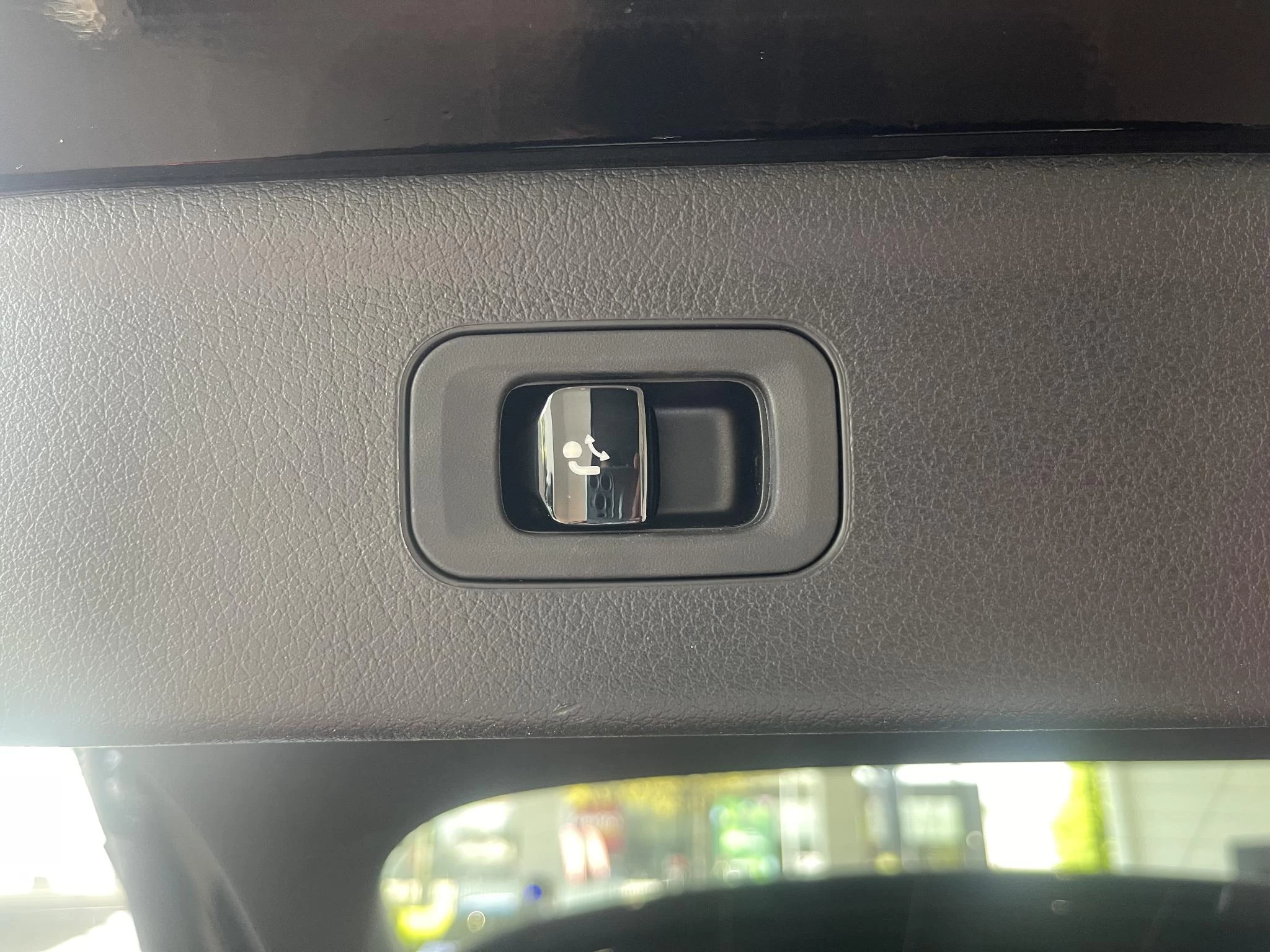 Mercedes-Benz-EQE-image-7