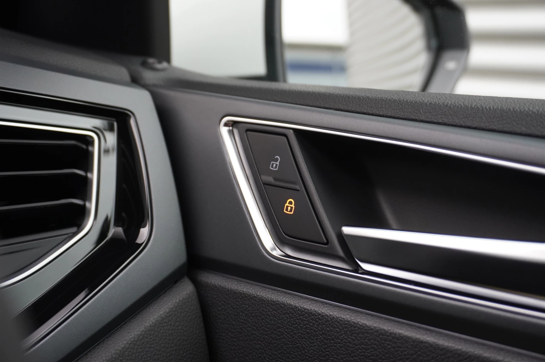 Volkswagen-Polo-image-33