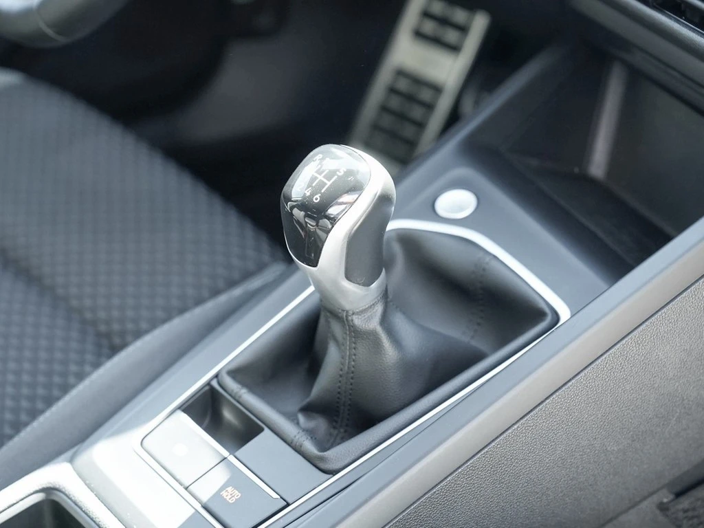 Volkswagen-Golf-image-8