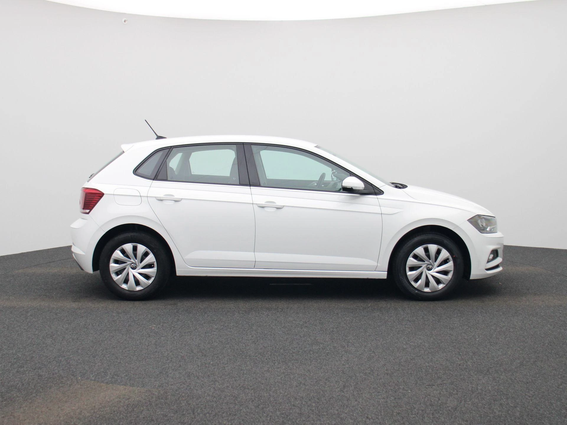 Volkswagen-Polo-image-5