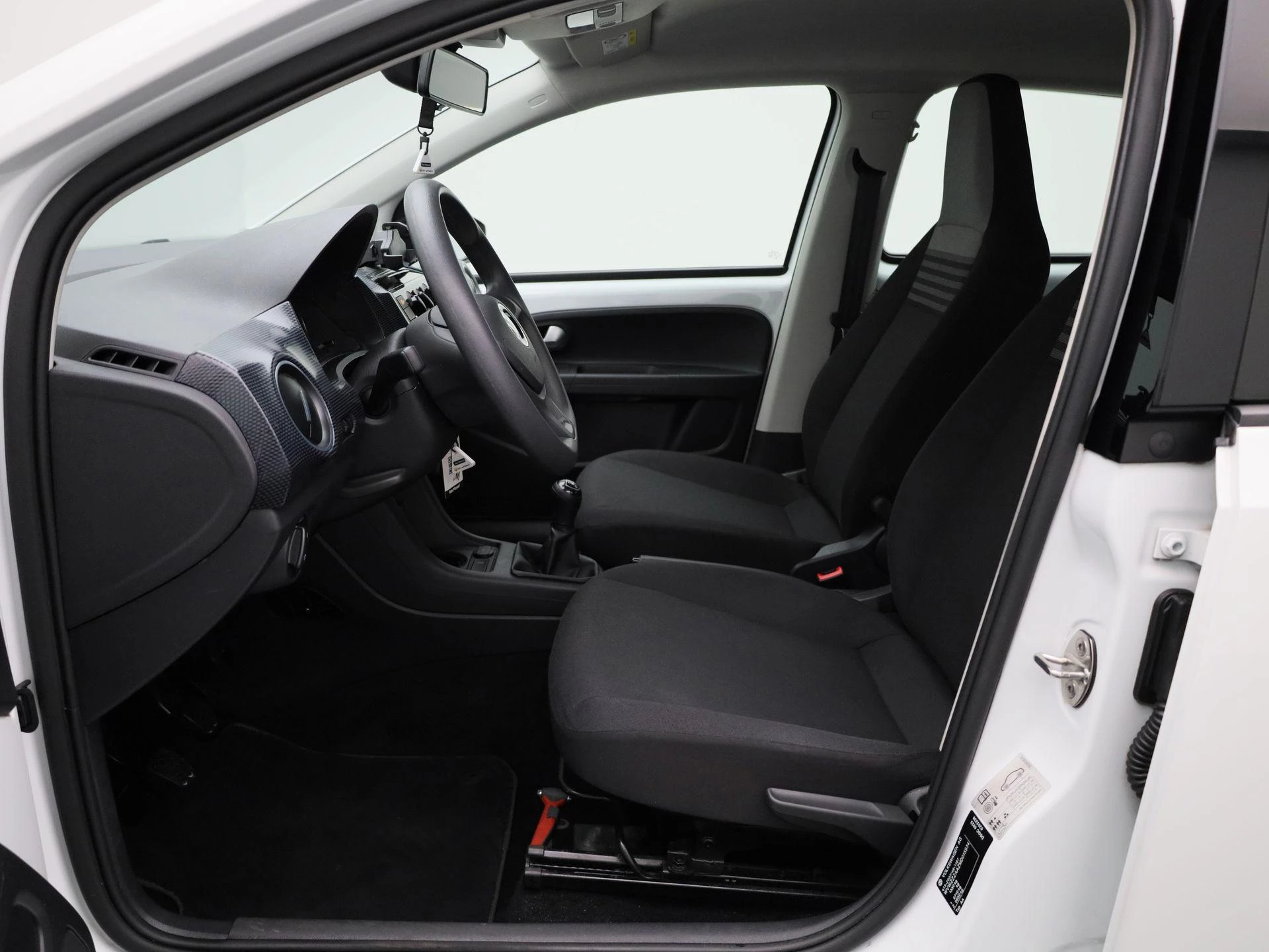 Volkswagen-up!-image-8
