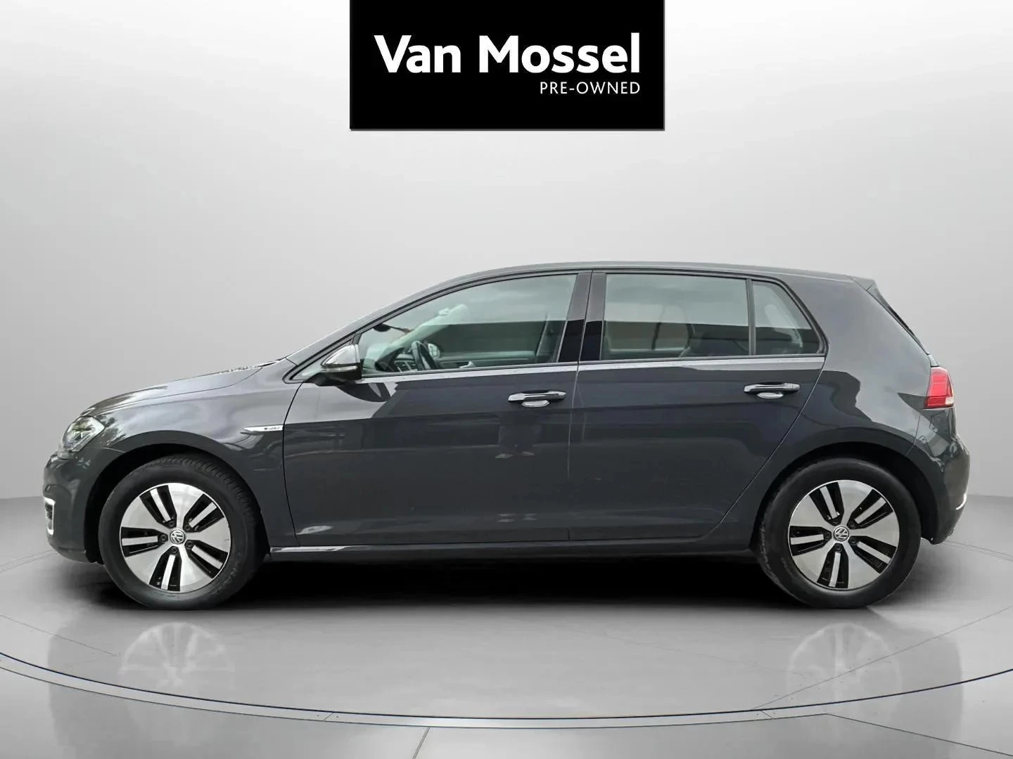 Volkswagen-e-Golf-image-7