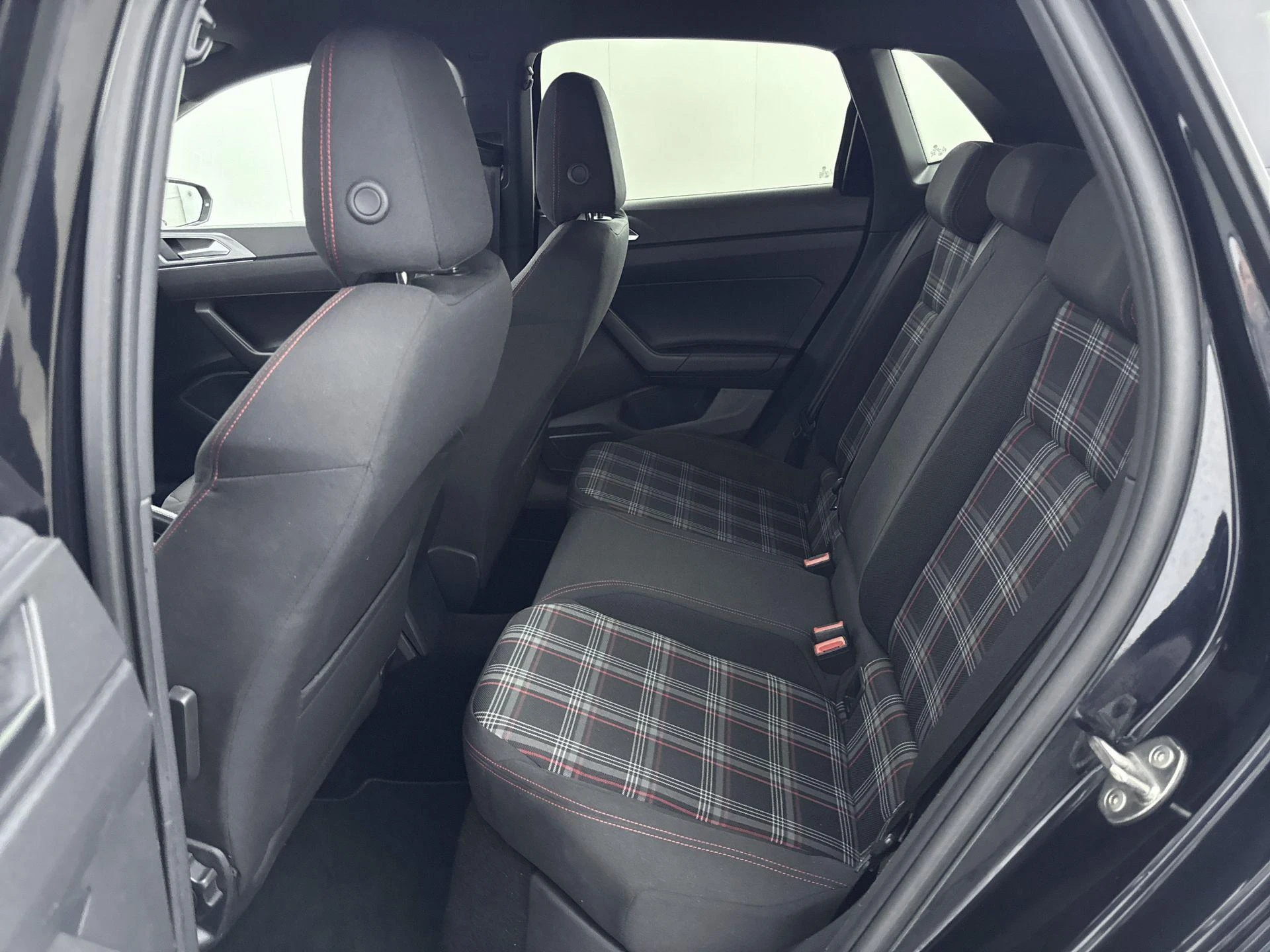 Volkswagen-Polo-image-24