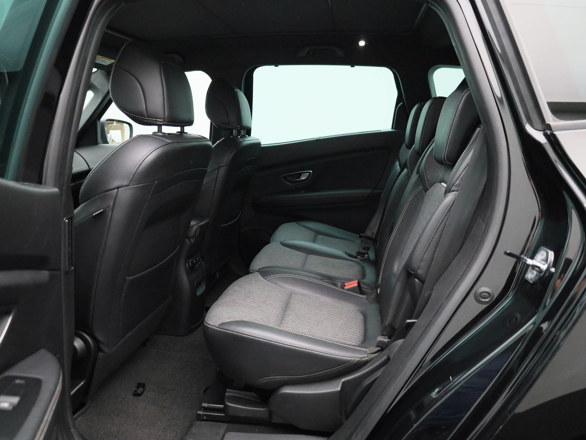 Renault Grand Scénic TCe 140 EDC GPF Black Edition 7P