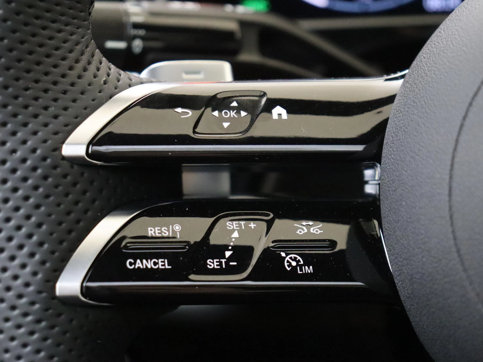 Mercedes-Benz-E-Klasse-image-14