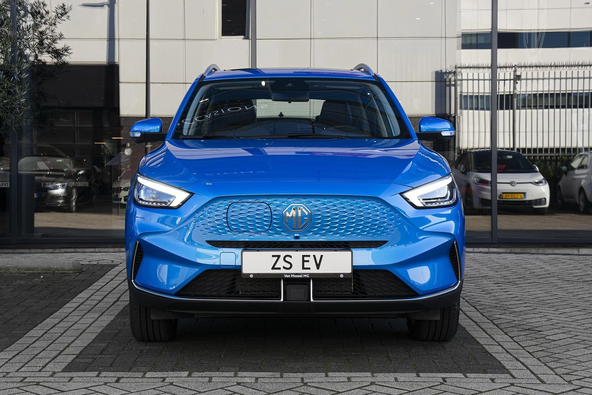 MG-ZS EV-image-1