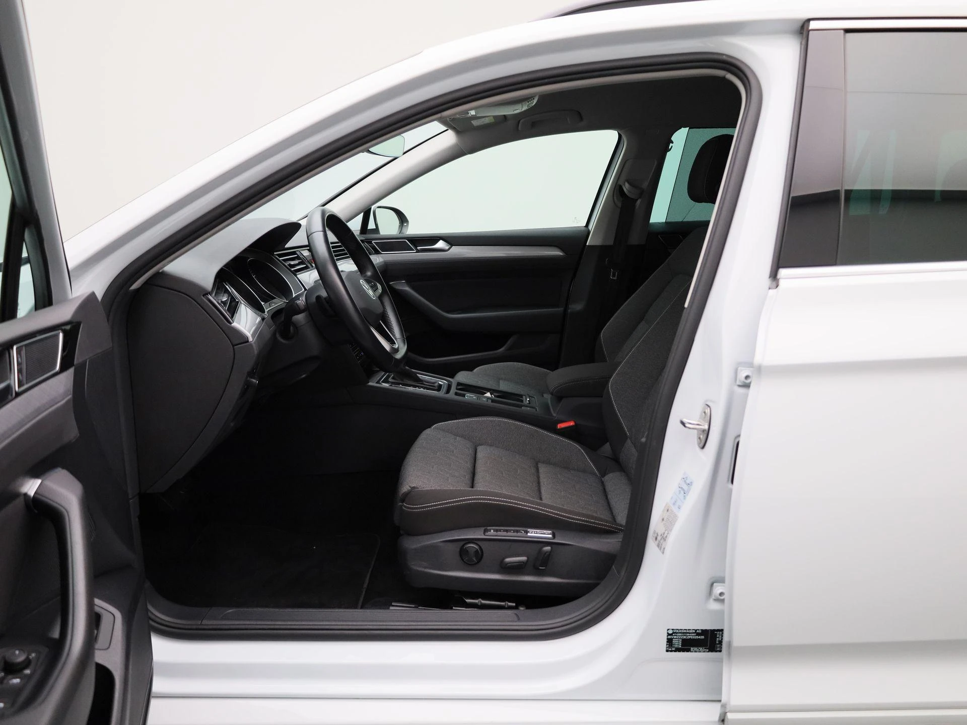 Volkswagen-Passat-image-8