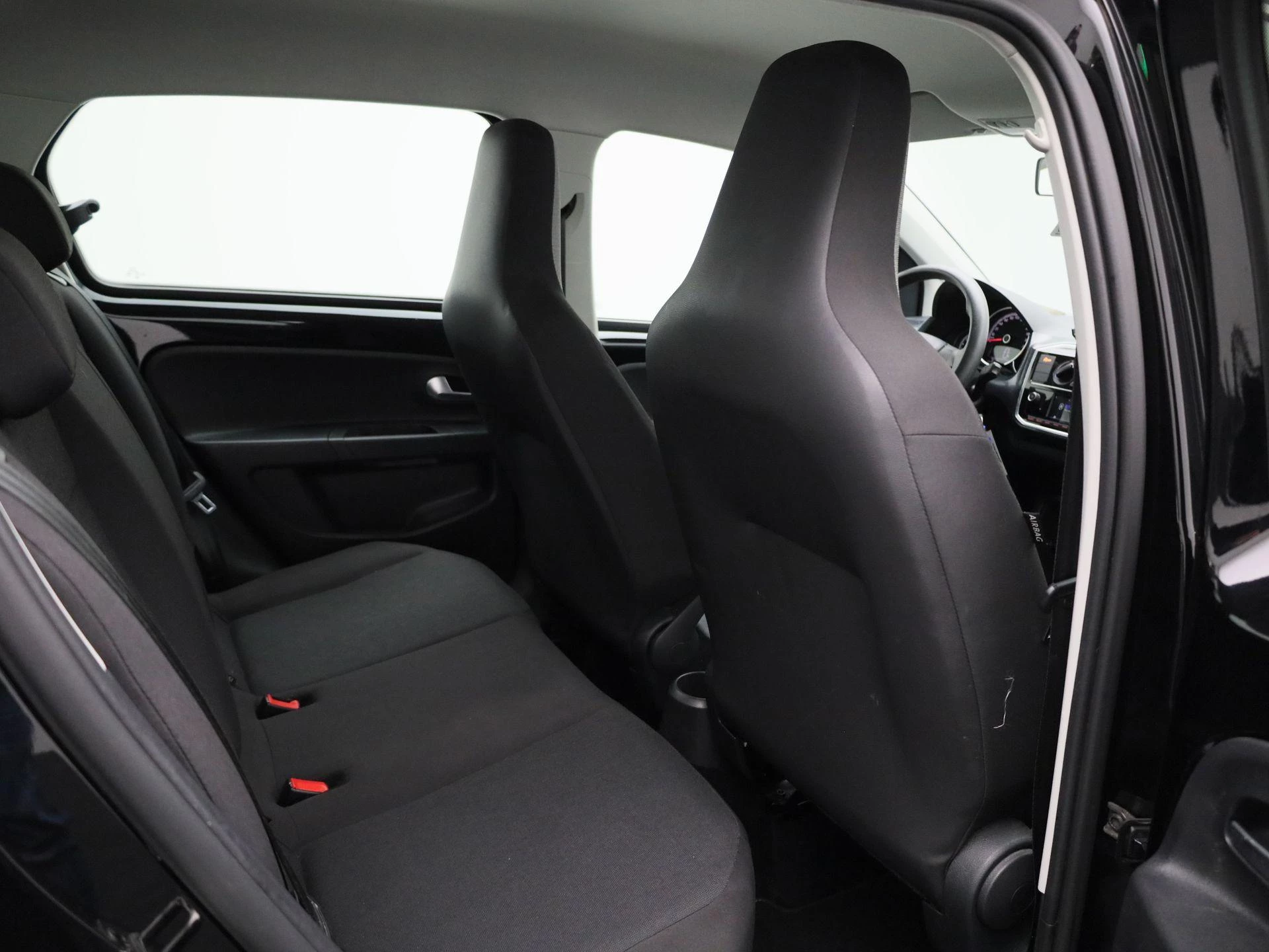 Volkswagen-up!-image-22