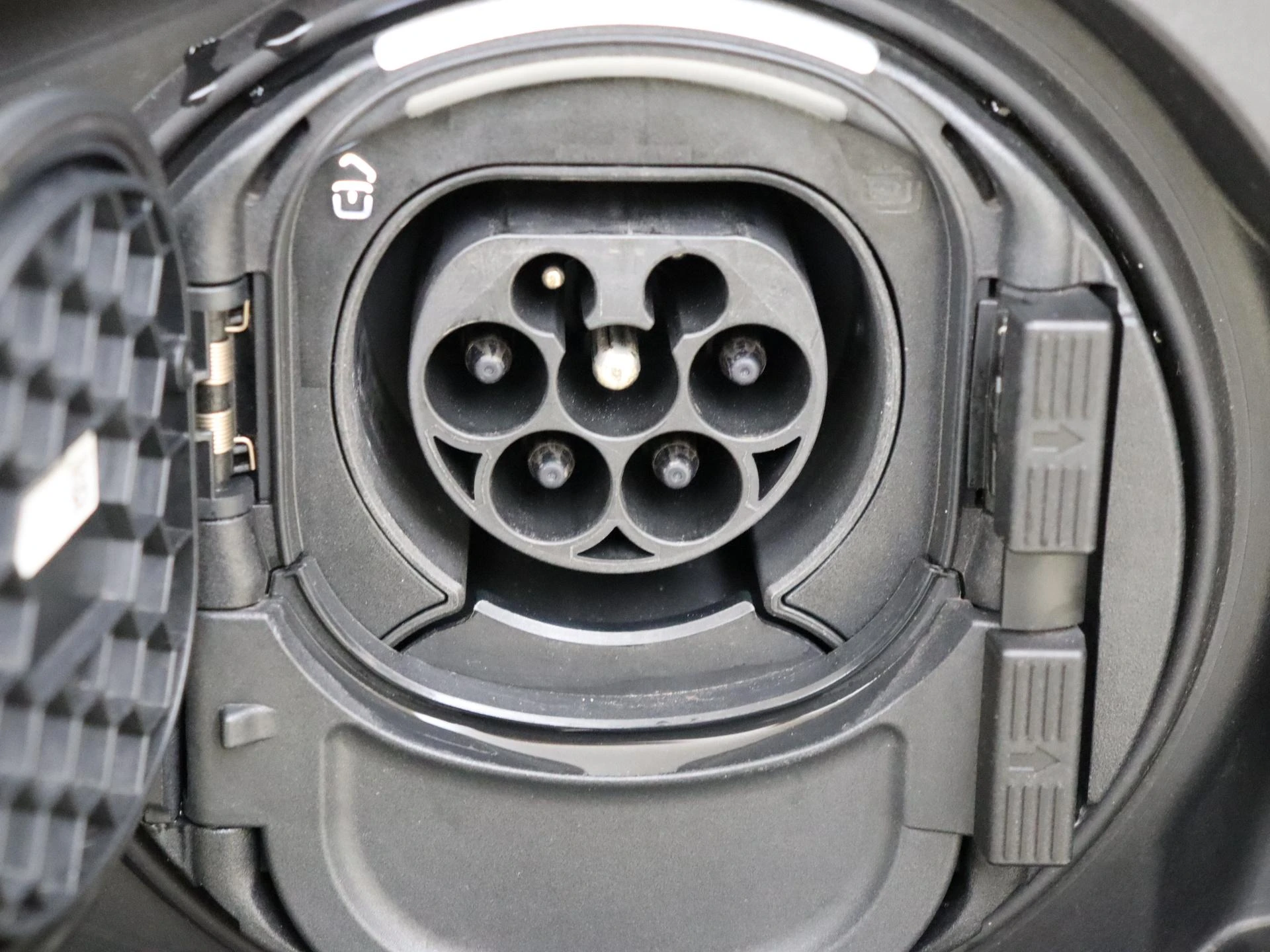 Mercedes-Benz-E-Klasse-image-31