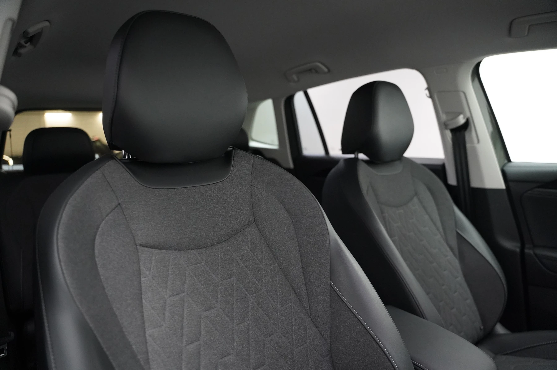 Volkswagen-Tiguan-image-9