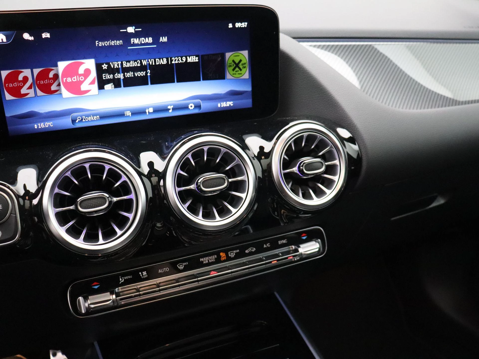 Mercedes-Benz B-Klasse 220 4MATIC AMG Line + PREMIUM PLUS PACK + CARPLAY + PANO +