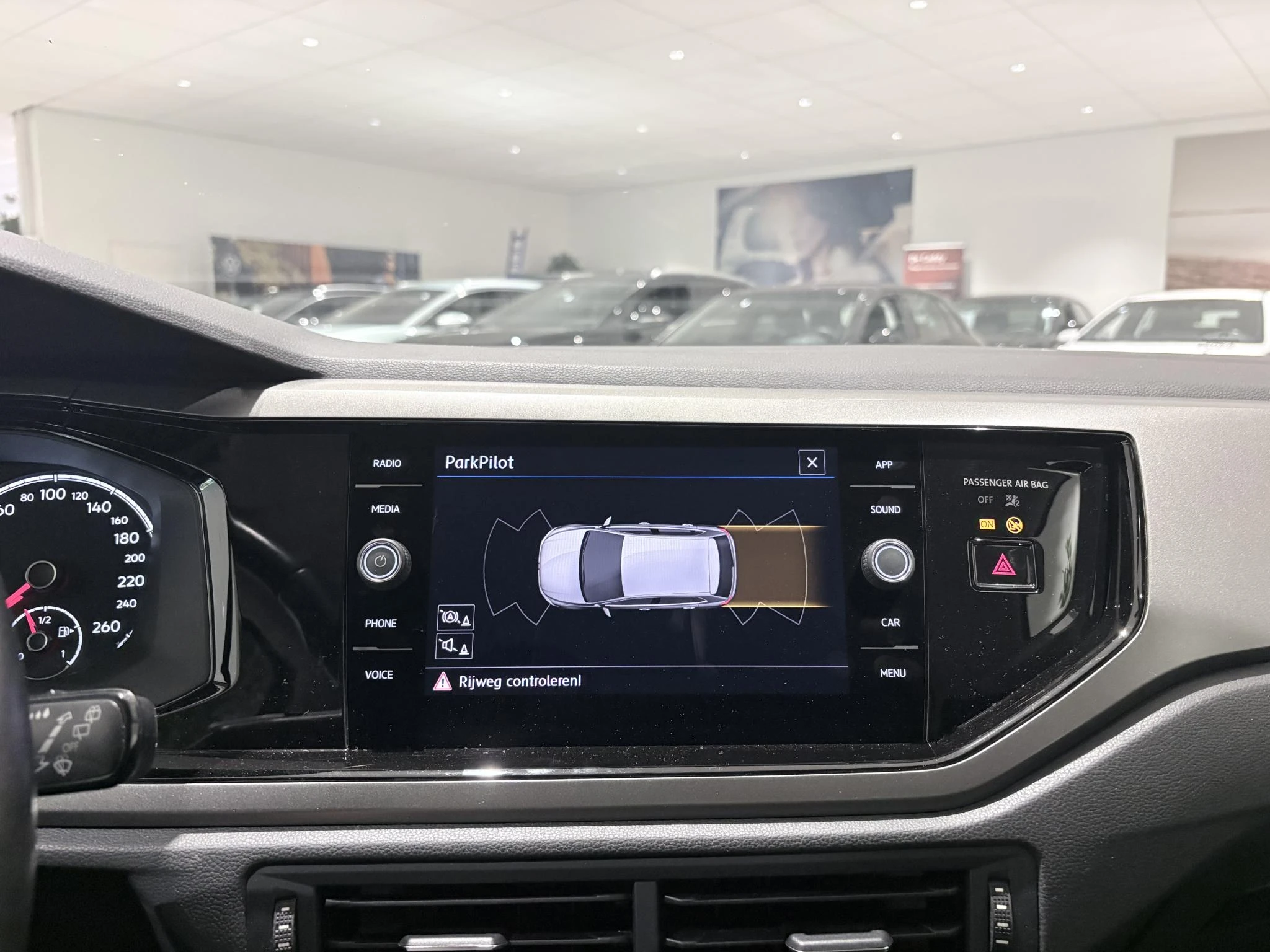 Volkswagen-Polo-image-23