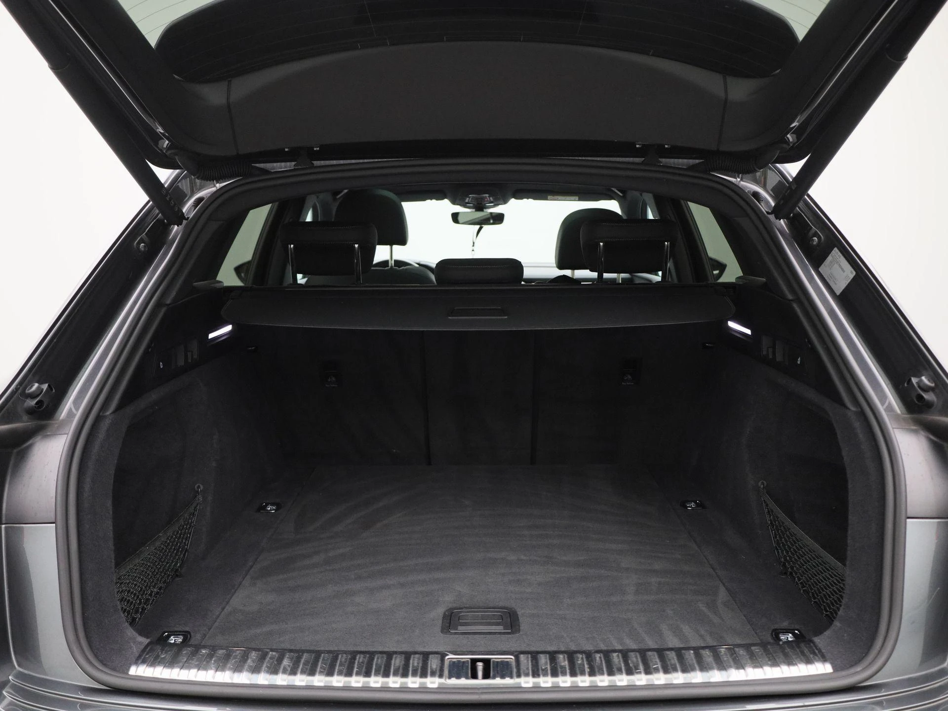 Audi-Q8 e-tron-image-13