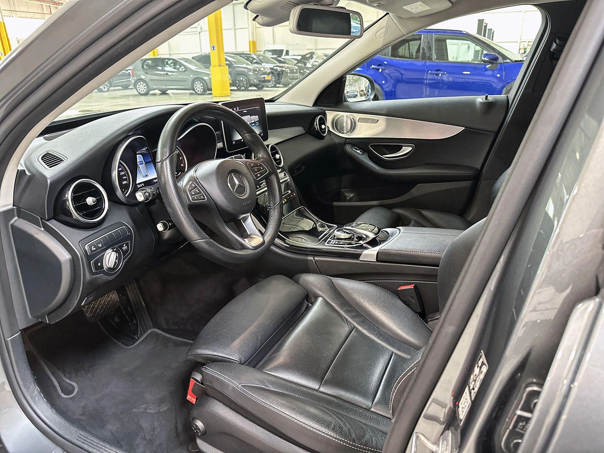 Mercedes-Benz-C-Klasse-image-14