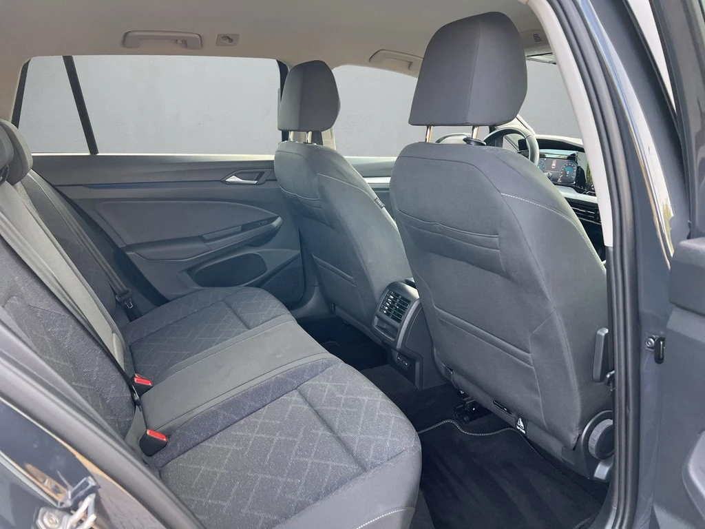 Volkswagen-Golf-image-11