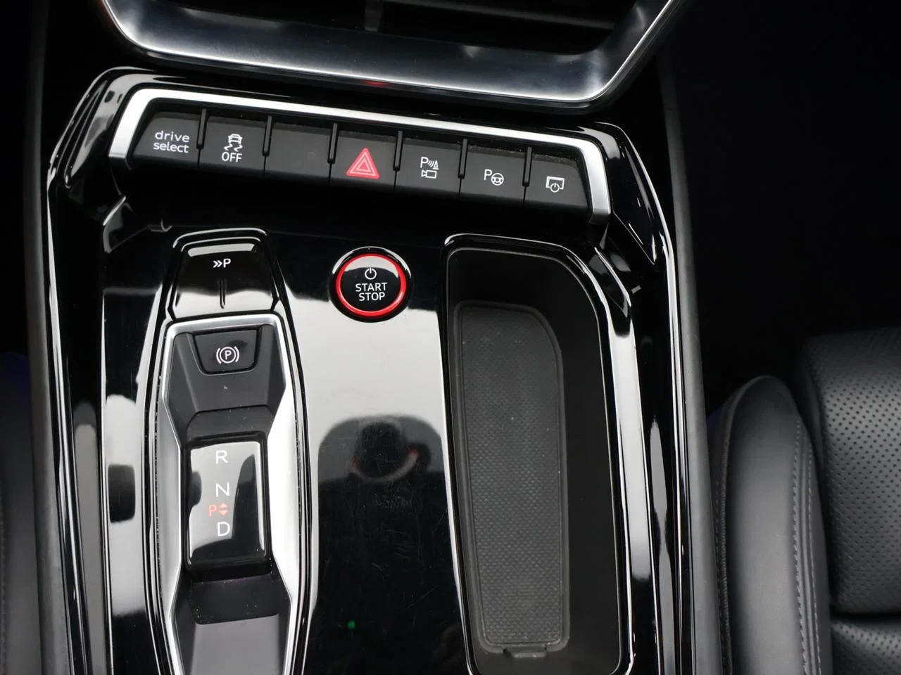 Audi e-tron GT Audi e-tron GT QUATTRO 476PK *AUTOMAAT*LEDER*PANODAK*SPORTZETESL*B&O*CAMERA*ACC*NAVI*APP-CONNECT*...*