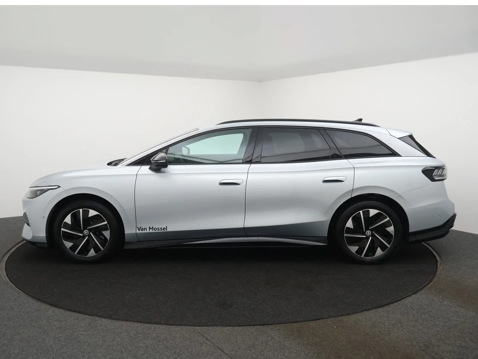 Volkswagen ID.7 Tourer Pro Business Premium 77 kWh 286 pk *TREKHAAK* DEMO