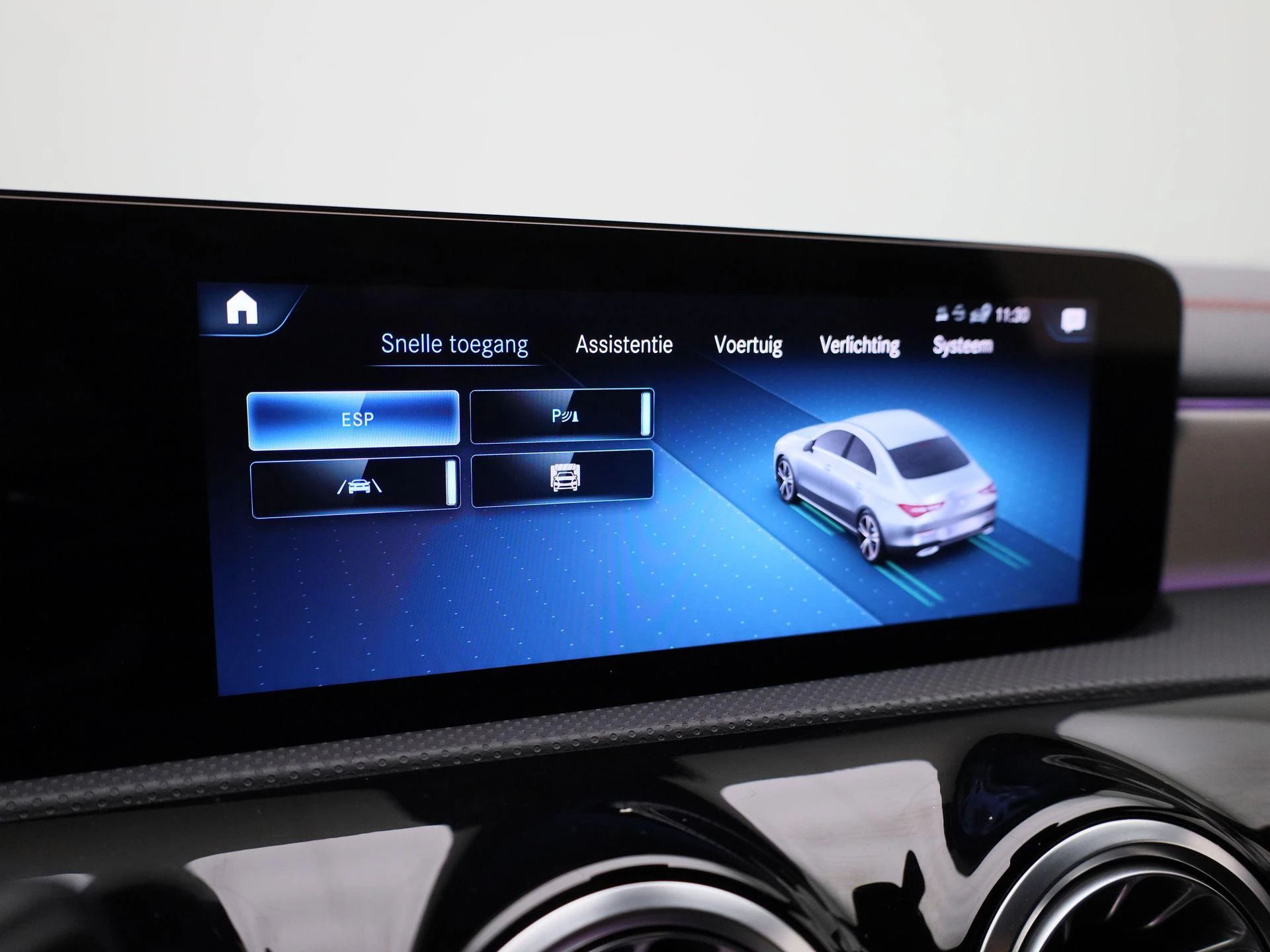 Mercedes-Benz-CLA-image-29