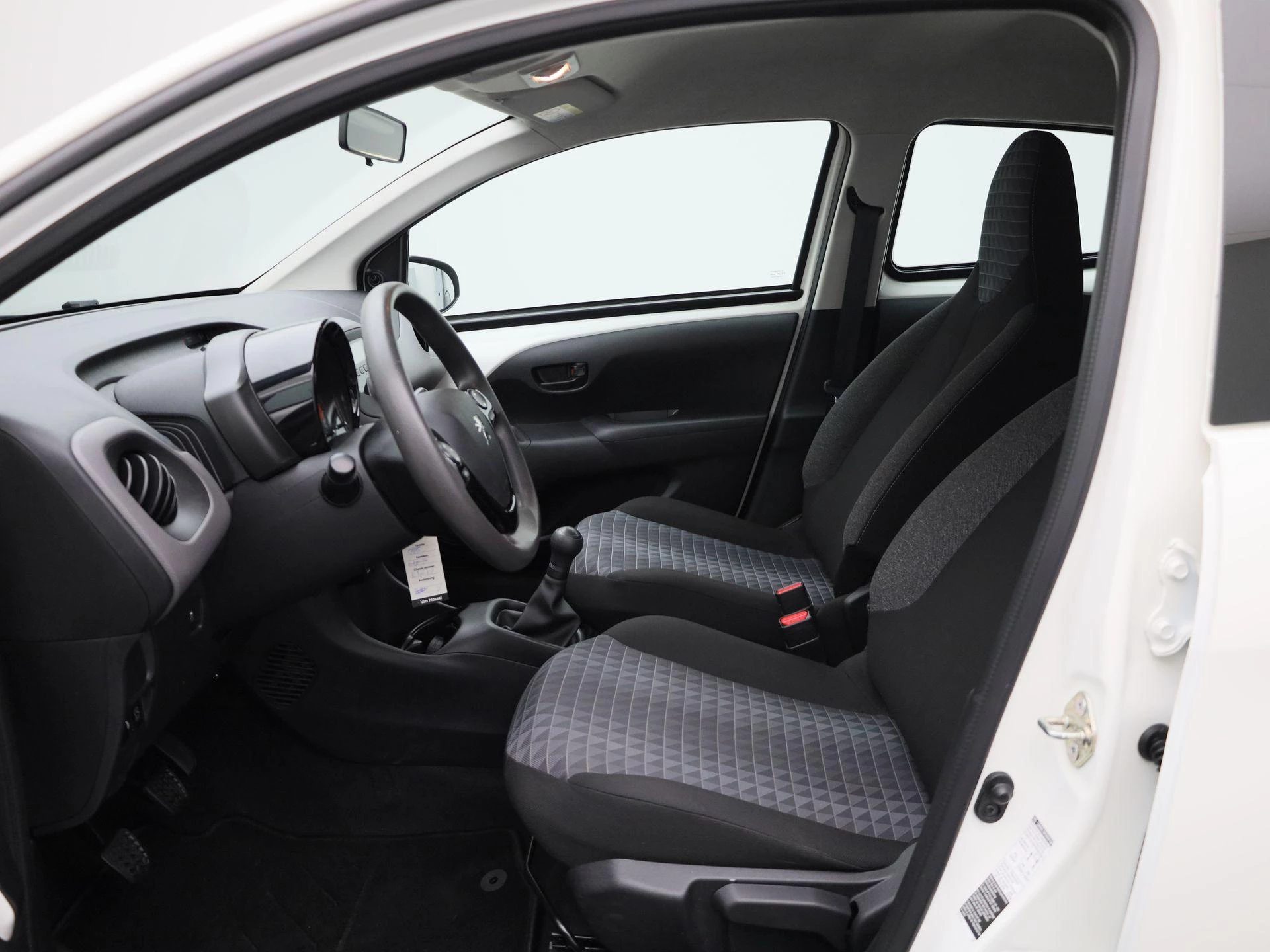 Peugeot-108-image-8