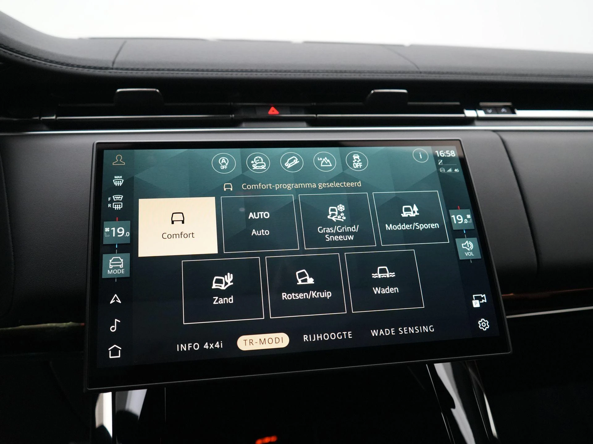 Land Rover-Range Rover Sport-image-25