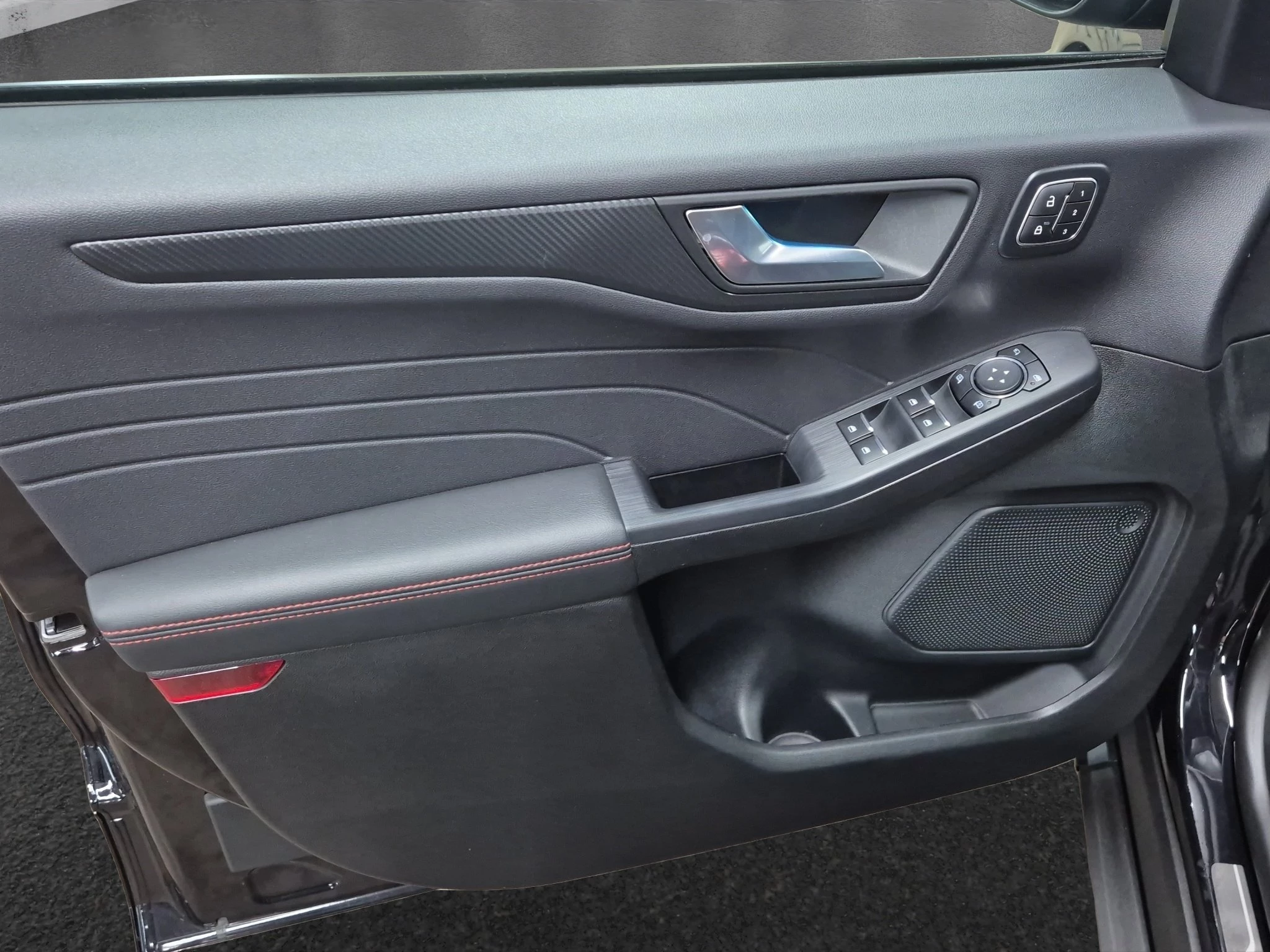 Ford Kuga ST-Line X Aut.*PANO*AHK*360GRAD*LED-MATRIX*NAVI*GRA*WINTER-PKT..