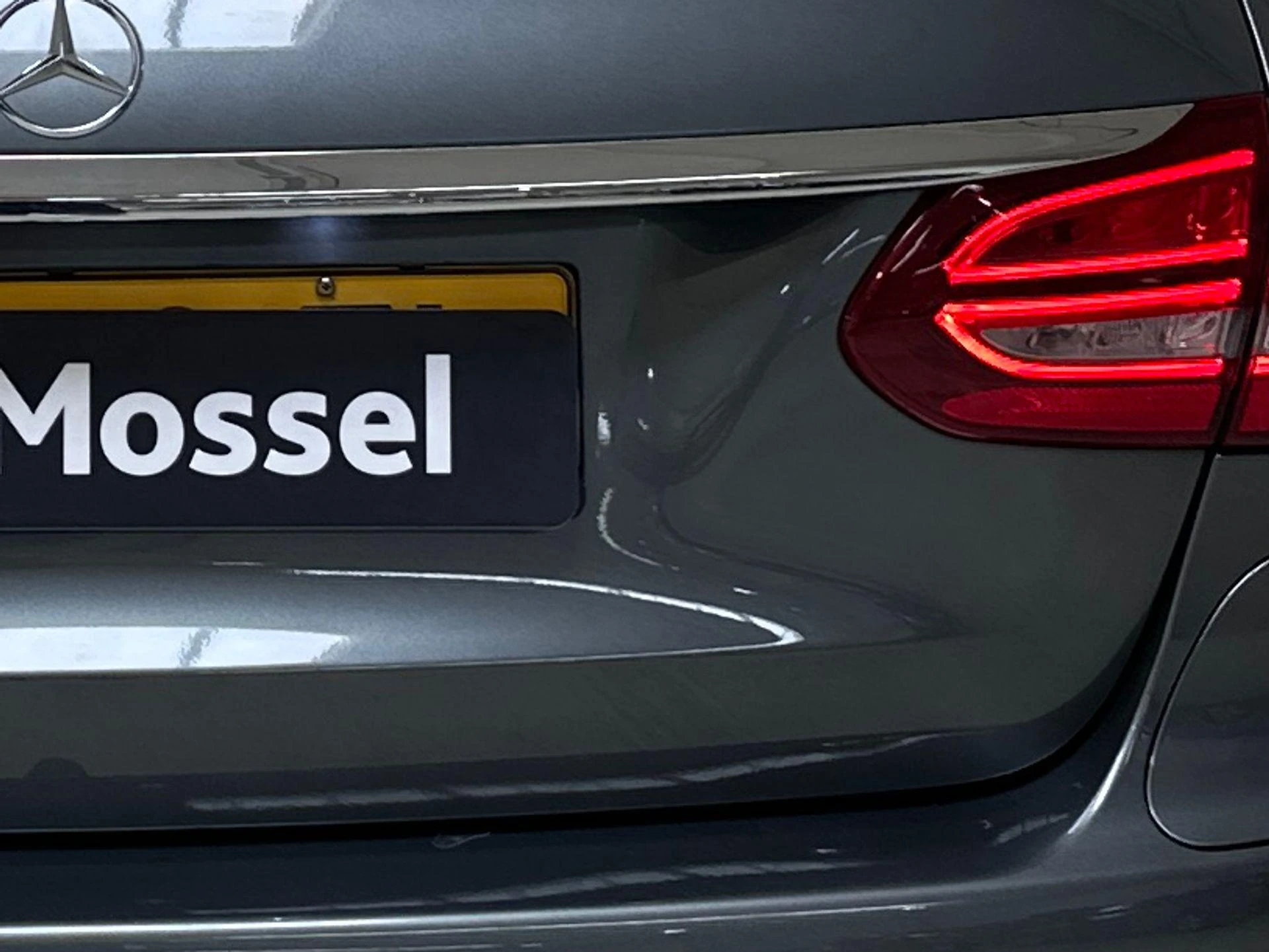 Mercedes-Benz-C-Klasse-image-2