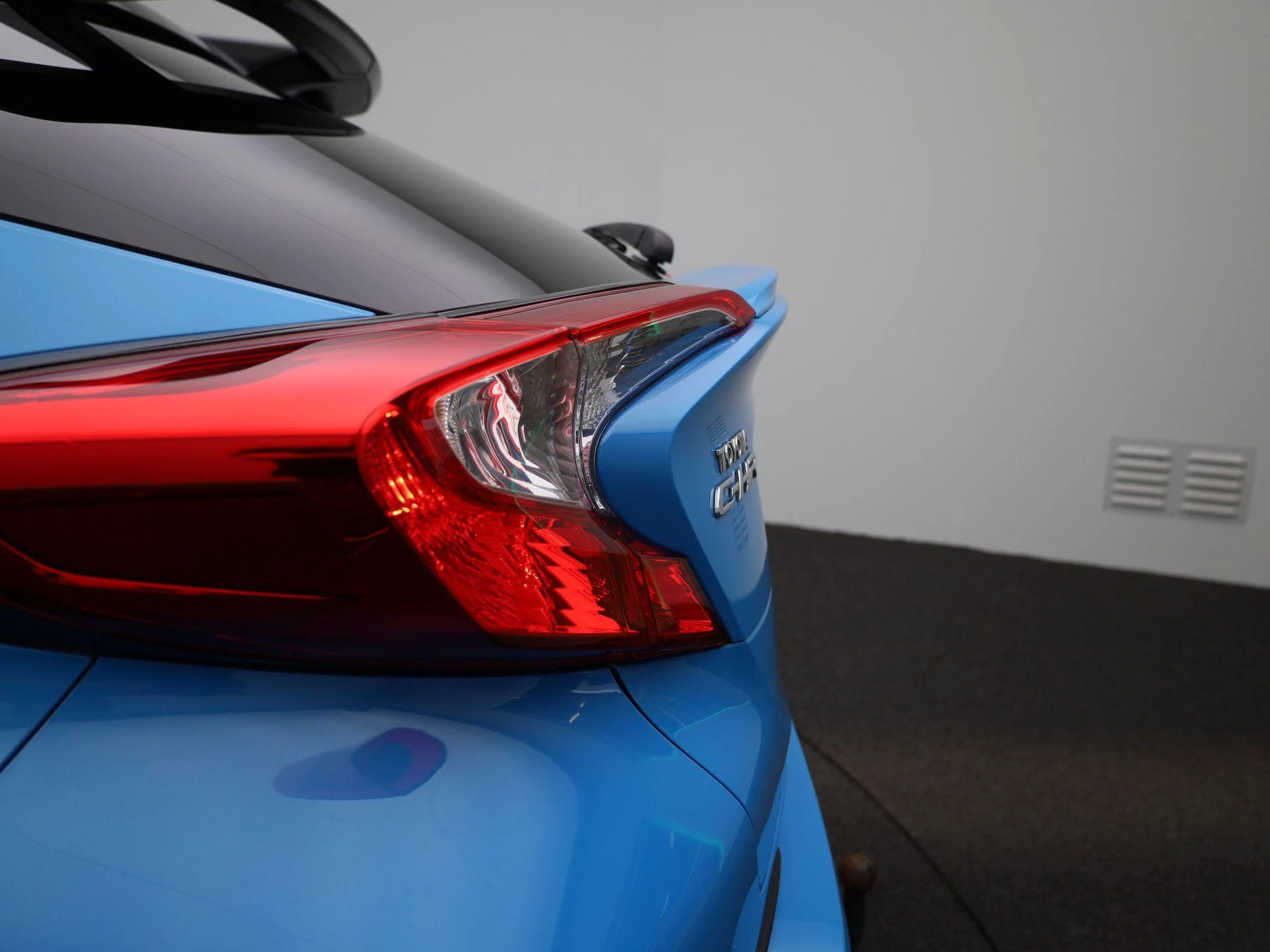 Toyota-C-HR-image-37