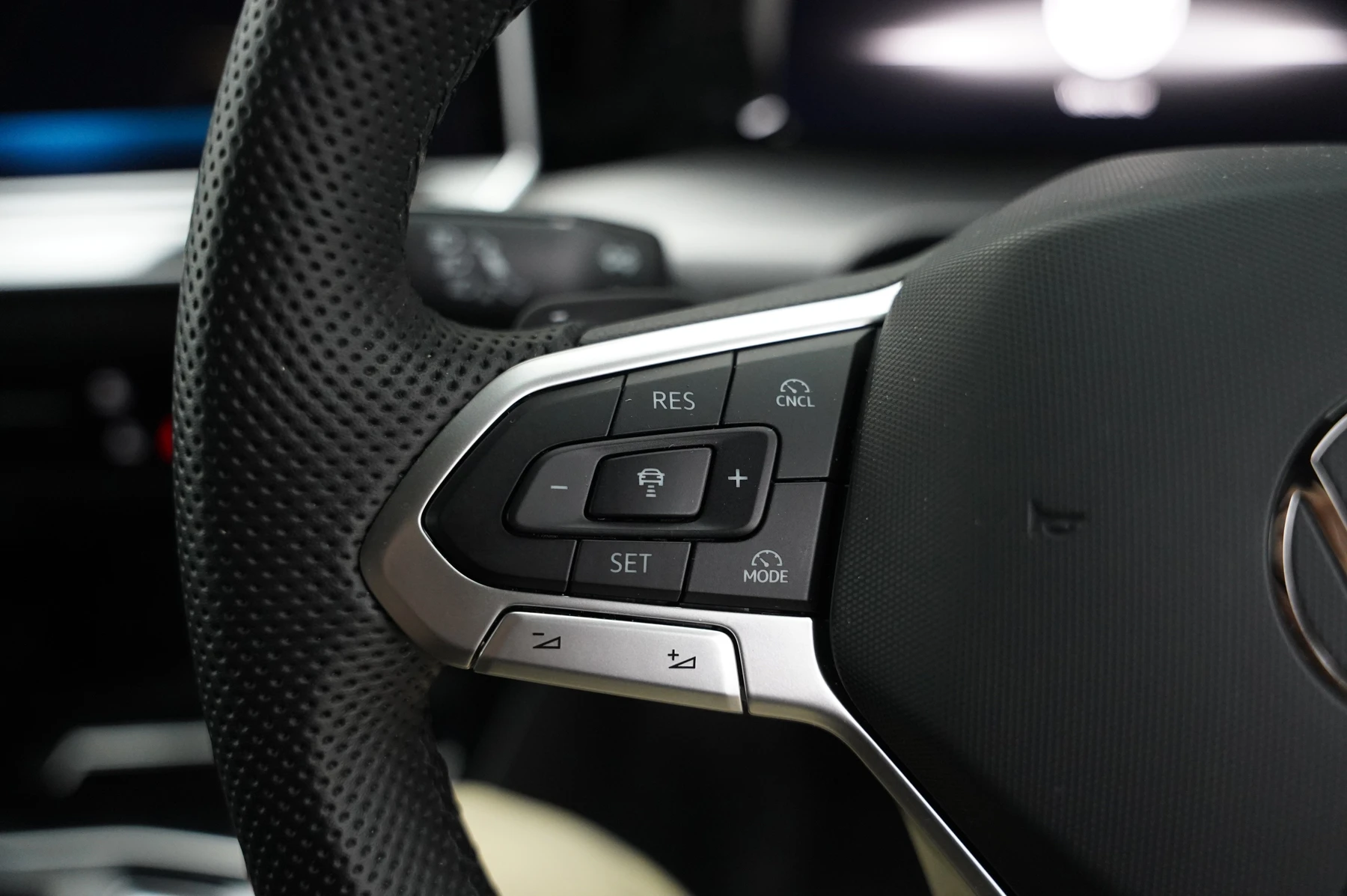 Volkswagen-Golf-image-17