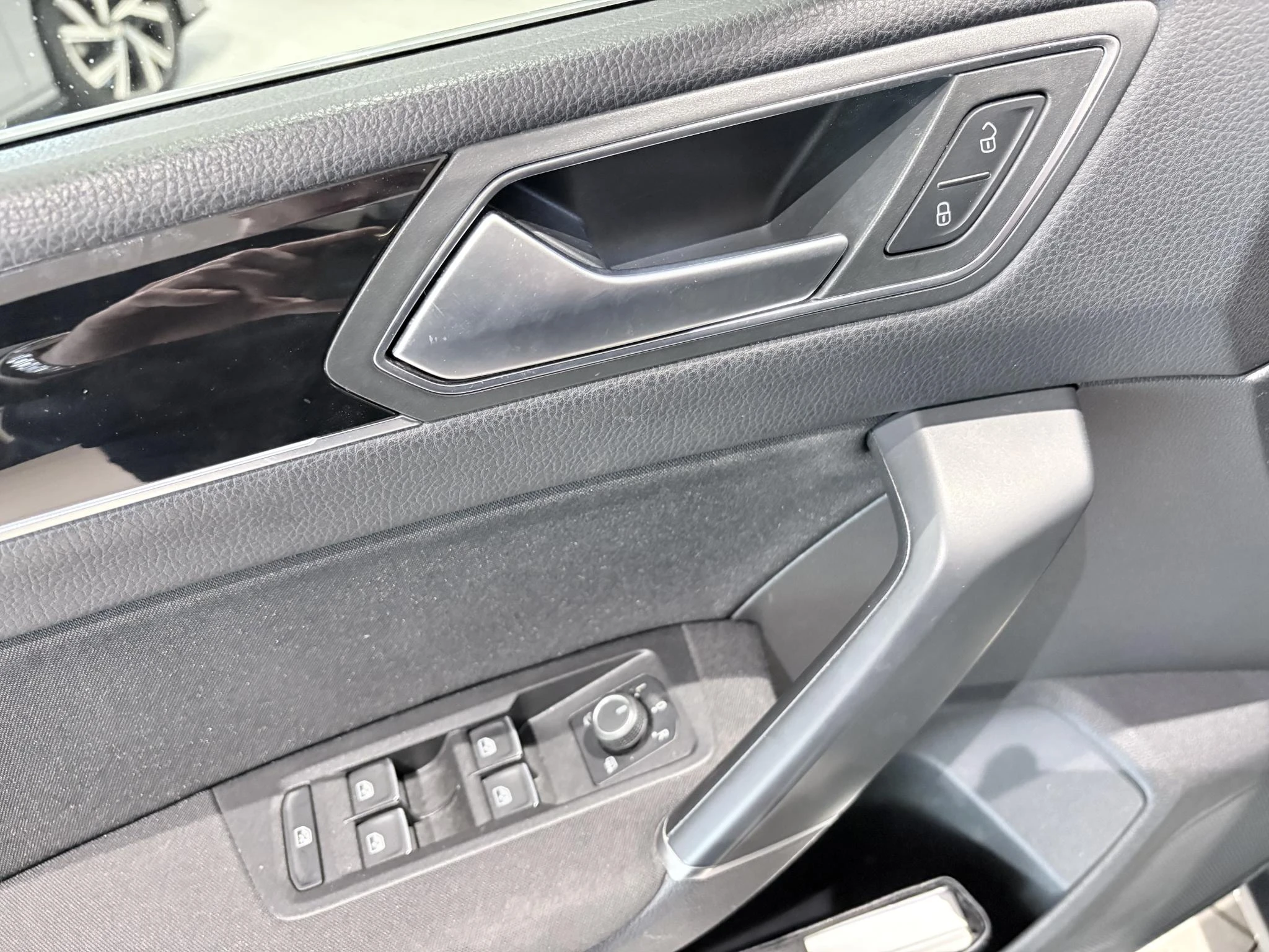 Volkswagen-Touran-image-16