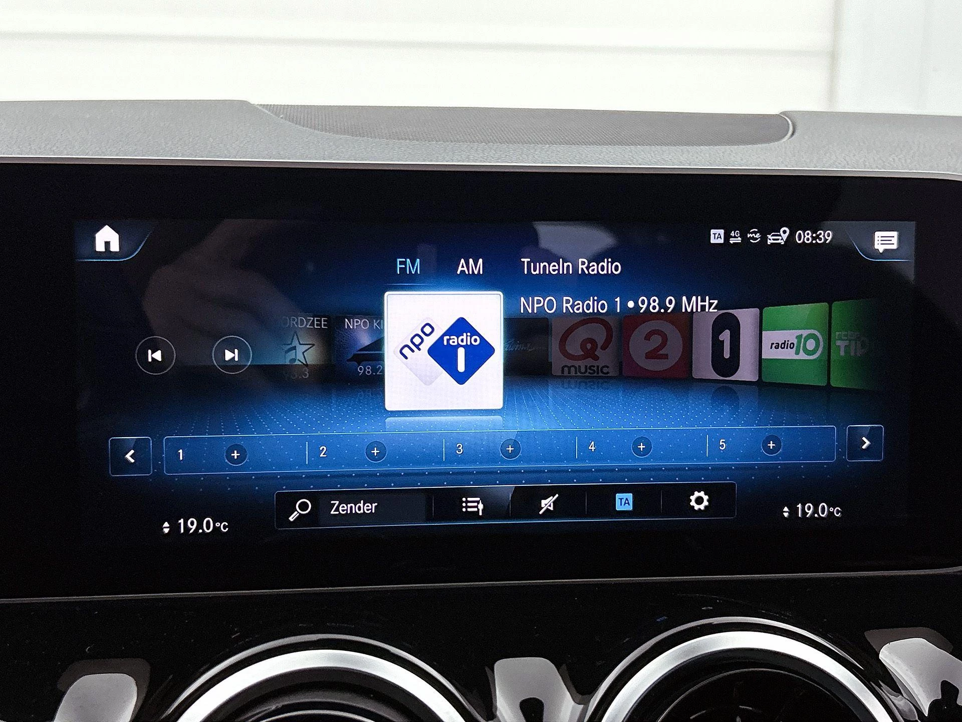 Mercedes-Benz-B-Klasse-image-6