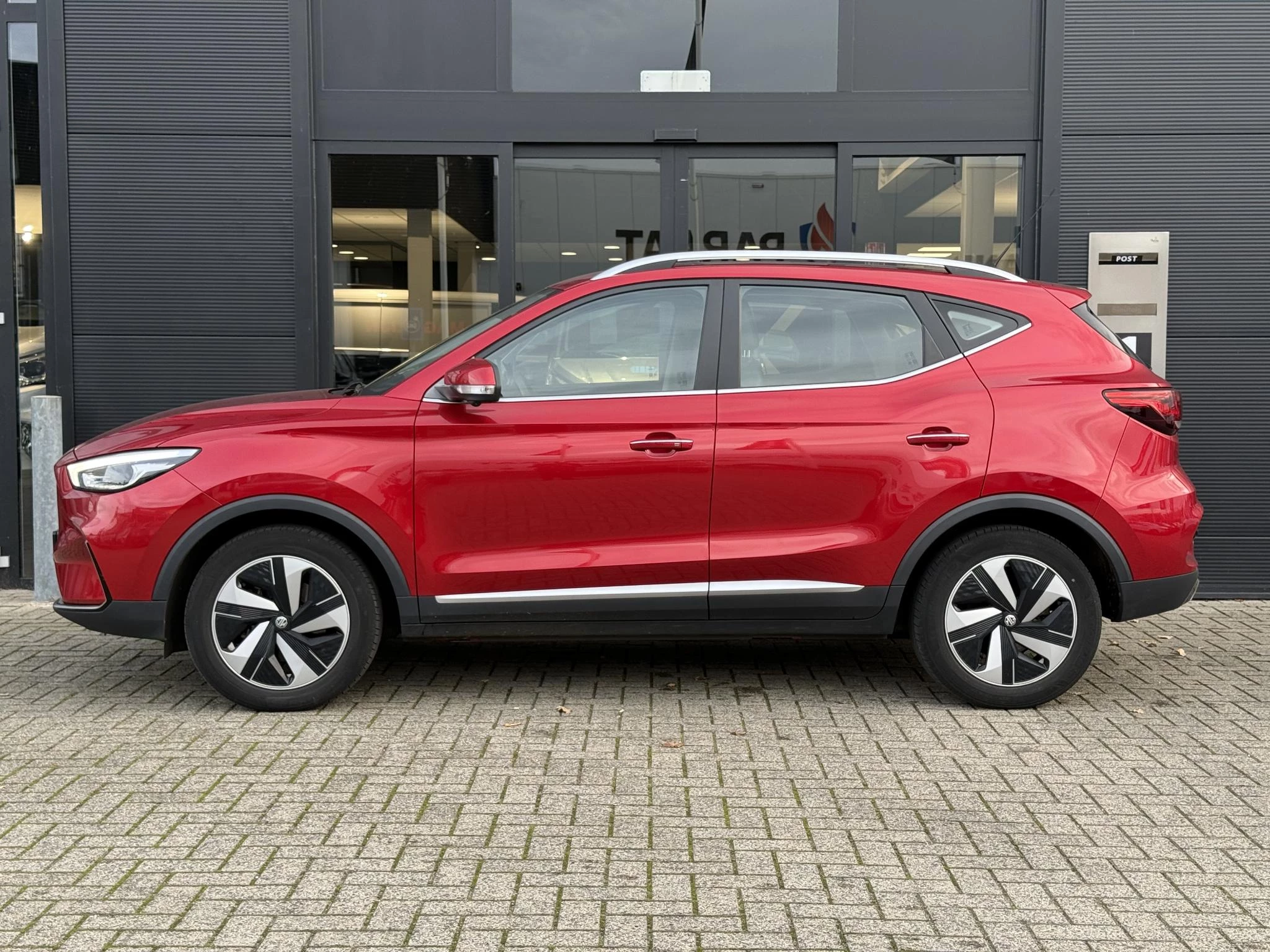MG-ZS EV-image-3